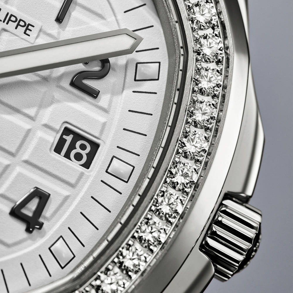Aquanaut Luce 5267/200A-010 variant Pursuit