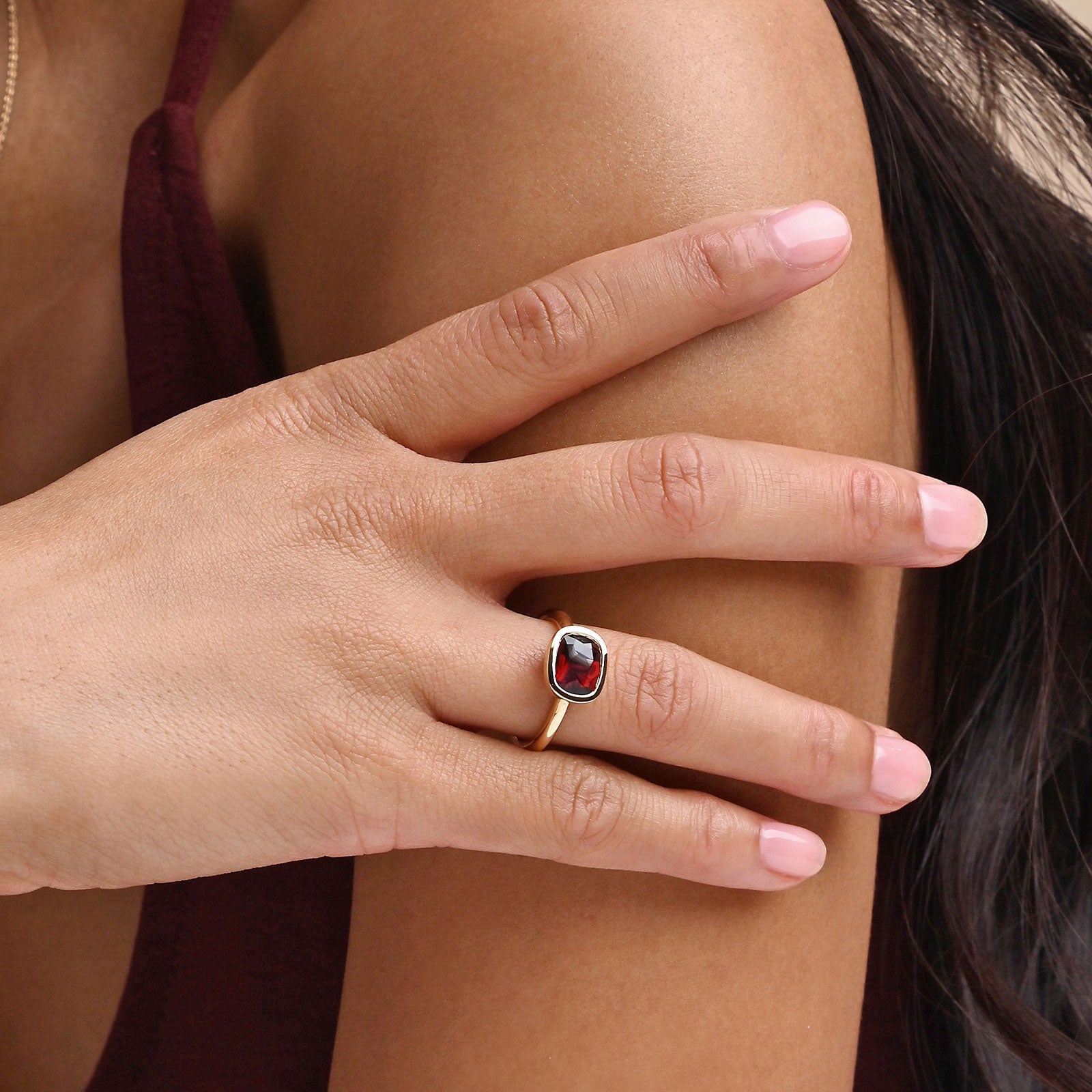 Aya 18ct Yellow Gold Garnet Ring simple Pursuit