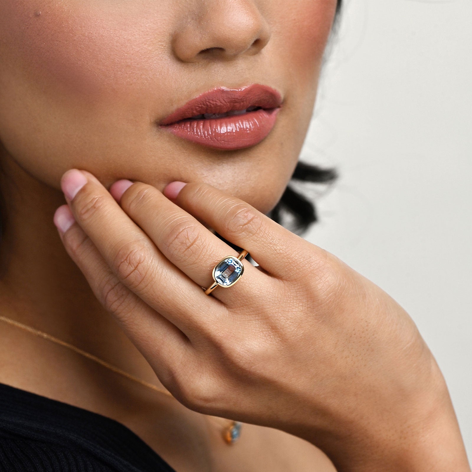 Aya 18ct Yellow Gold Sky Blue Topaz Ring simple Pursuit