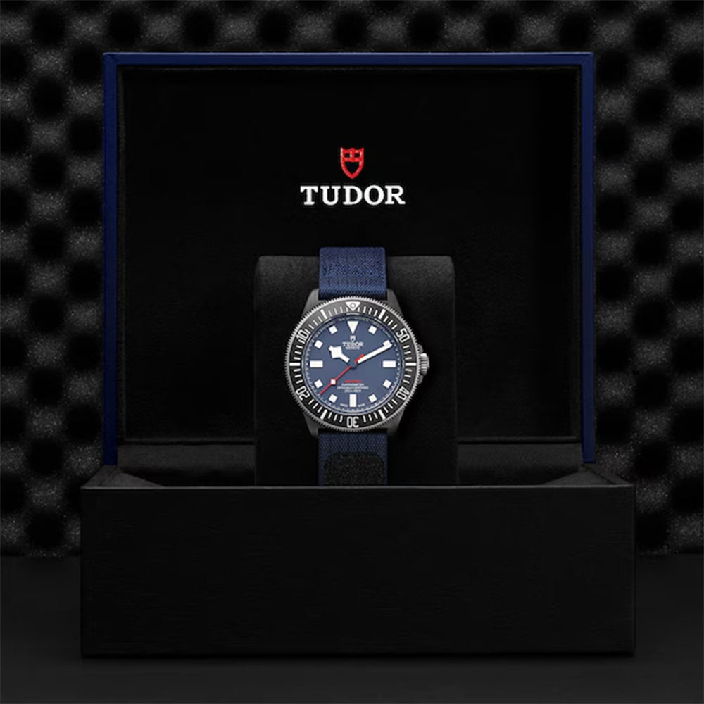 Pelagos FXD 42mm Alinghi Red Bull Racing Edition variant Pursuit