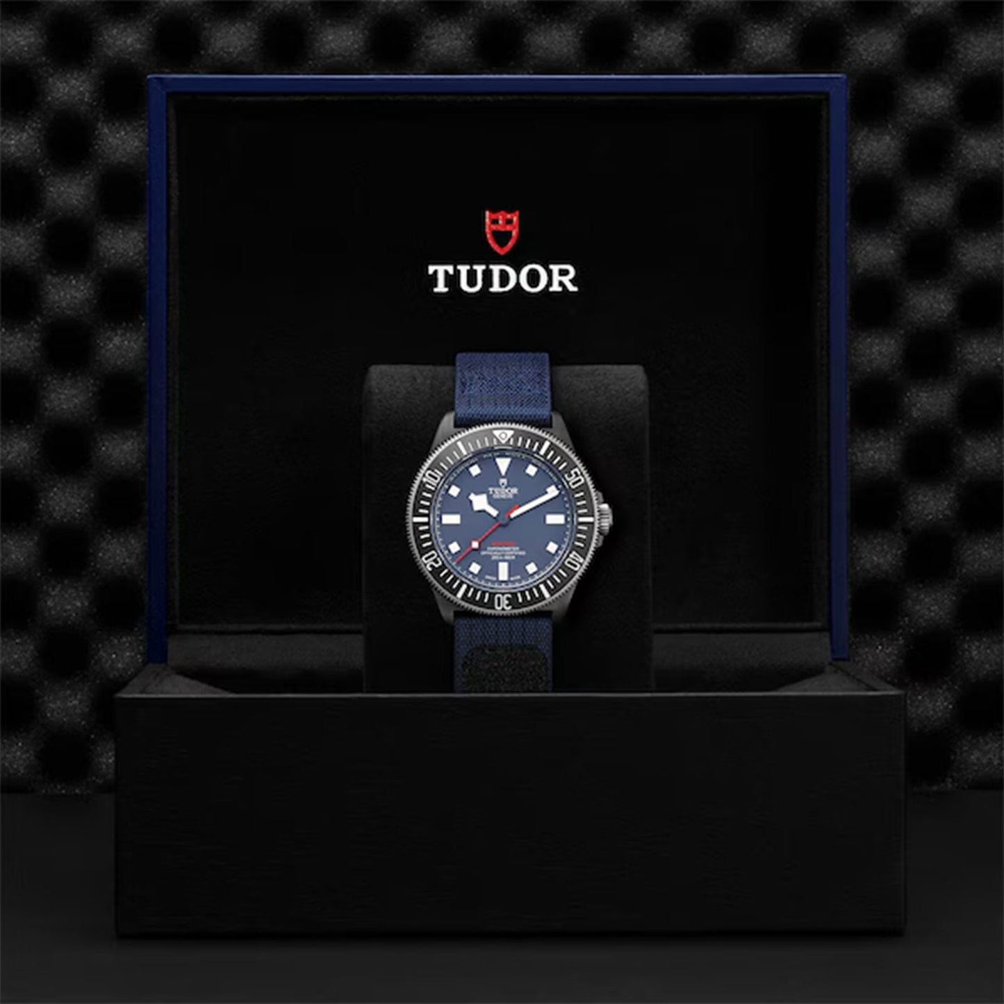 Pelagos FXD 42mm Alinghi Red Bull Racing Edition variant Pursuit
