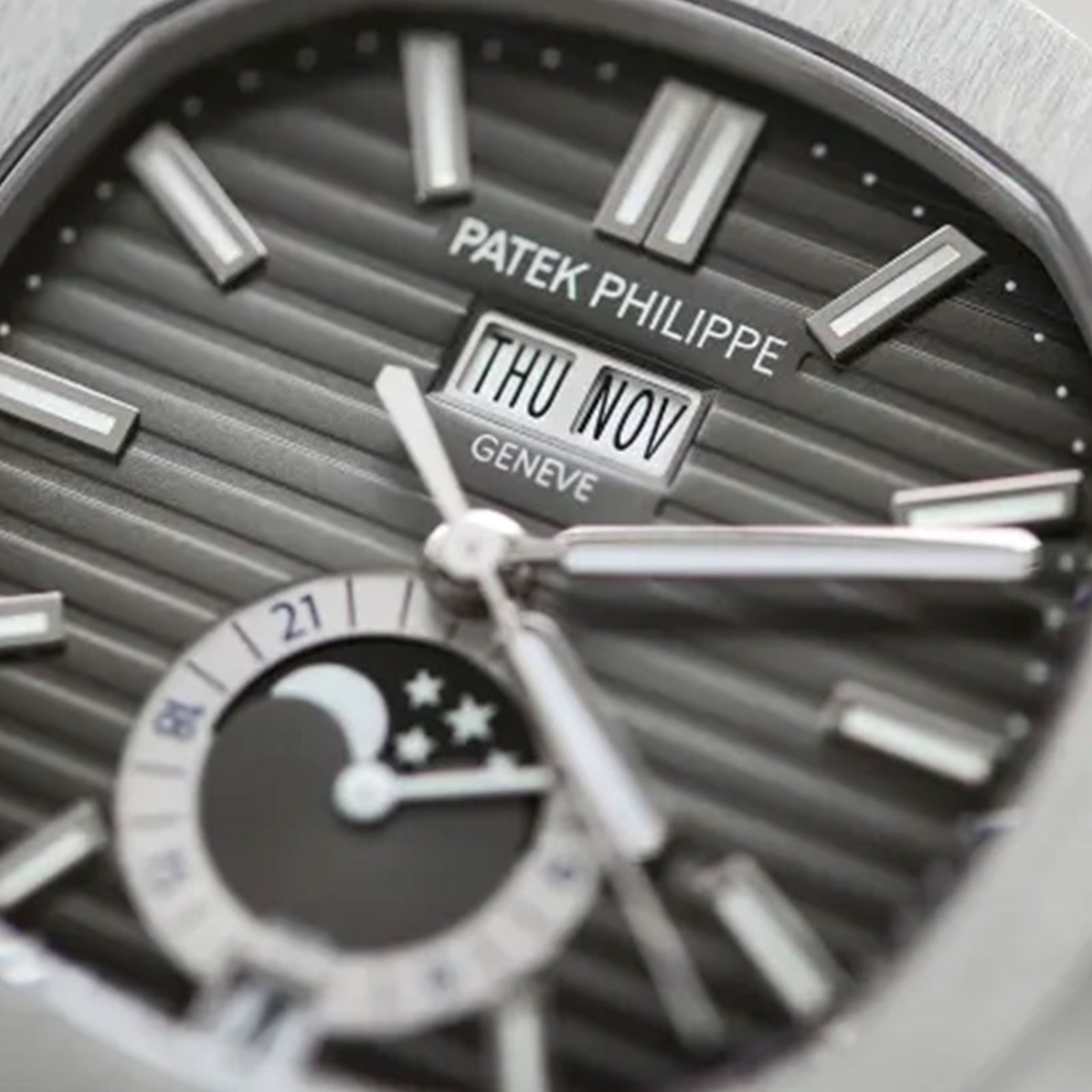 Nautilus Annual Calendar & Moon Phases 5726A-001 variant Pursuit