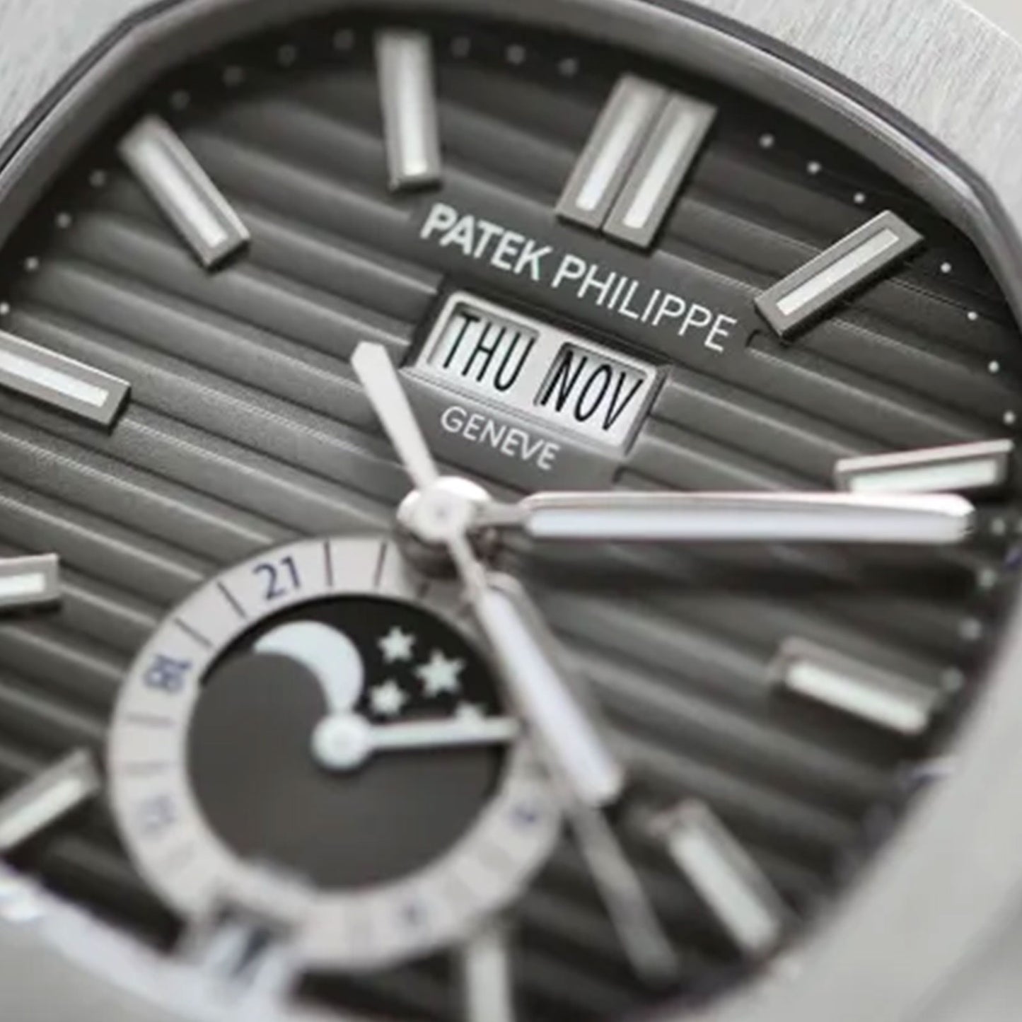 Nautilus Annual Calendar & Moon Phases 5726A-001 variant Pursuit
