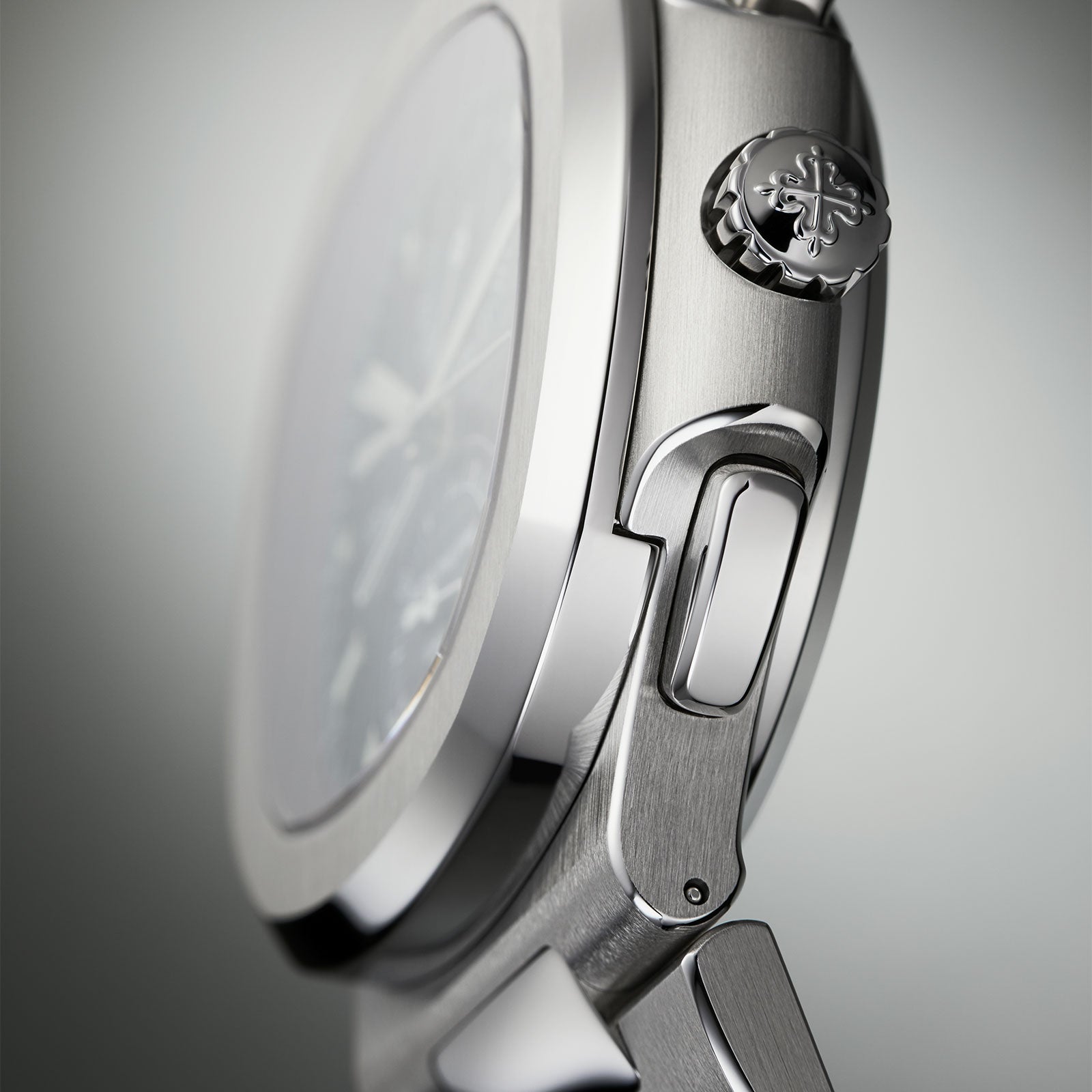 Nautilus Flyback Chronograph Travel Time 5990/1A-011 simple Pursuit