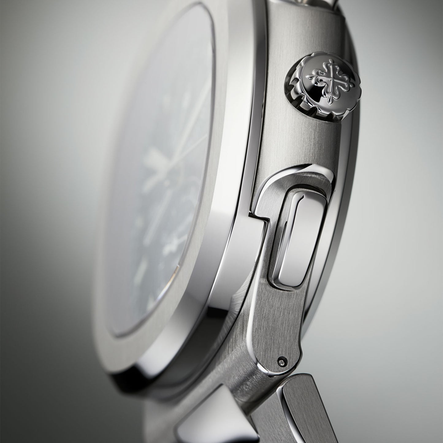 Nautilus Flyback Chronograph Travel Time 5990/1A-011 simple Pursuit