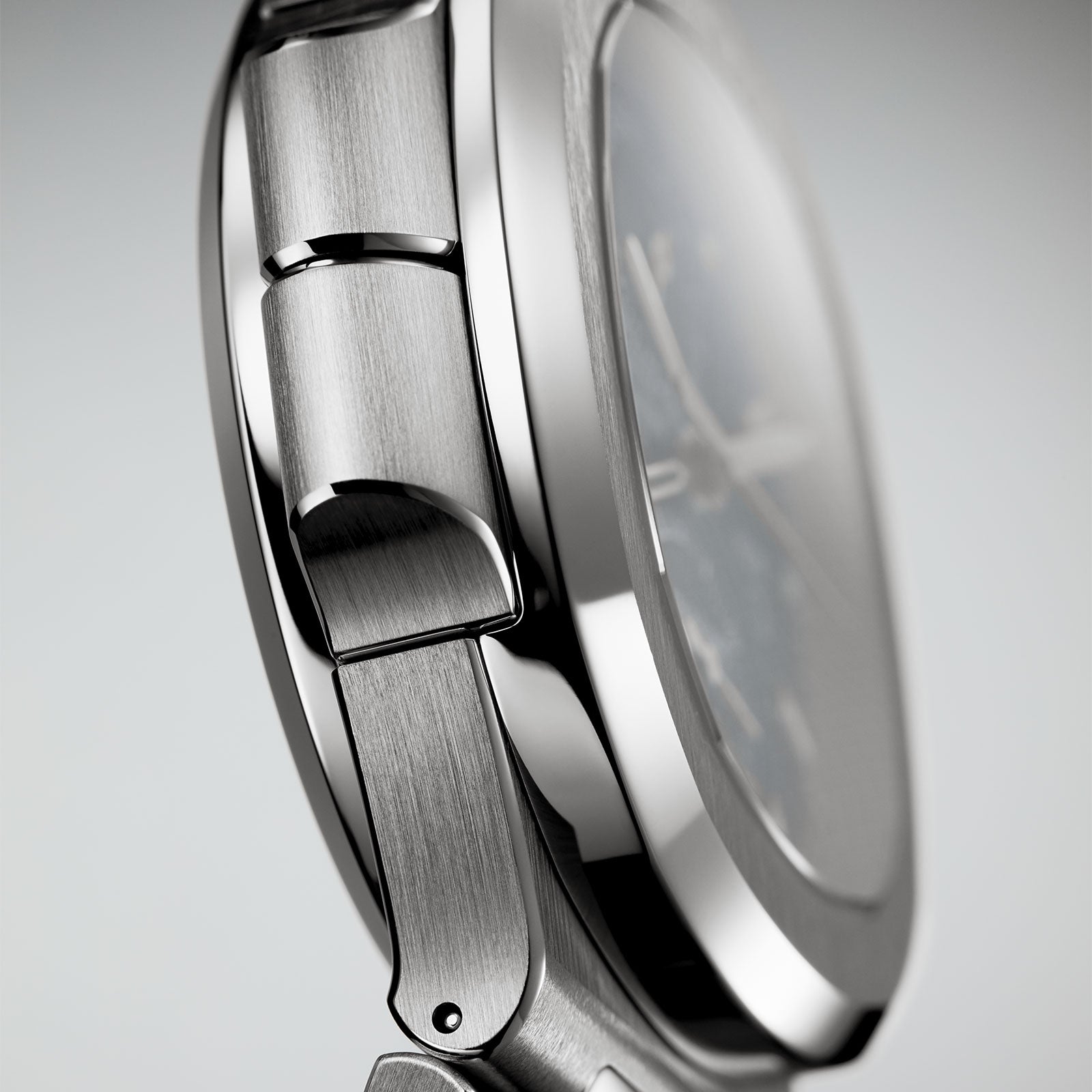 Nautilus Flyback Chronograph Travel Time 5990/1A-011 simple Pursuit