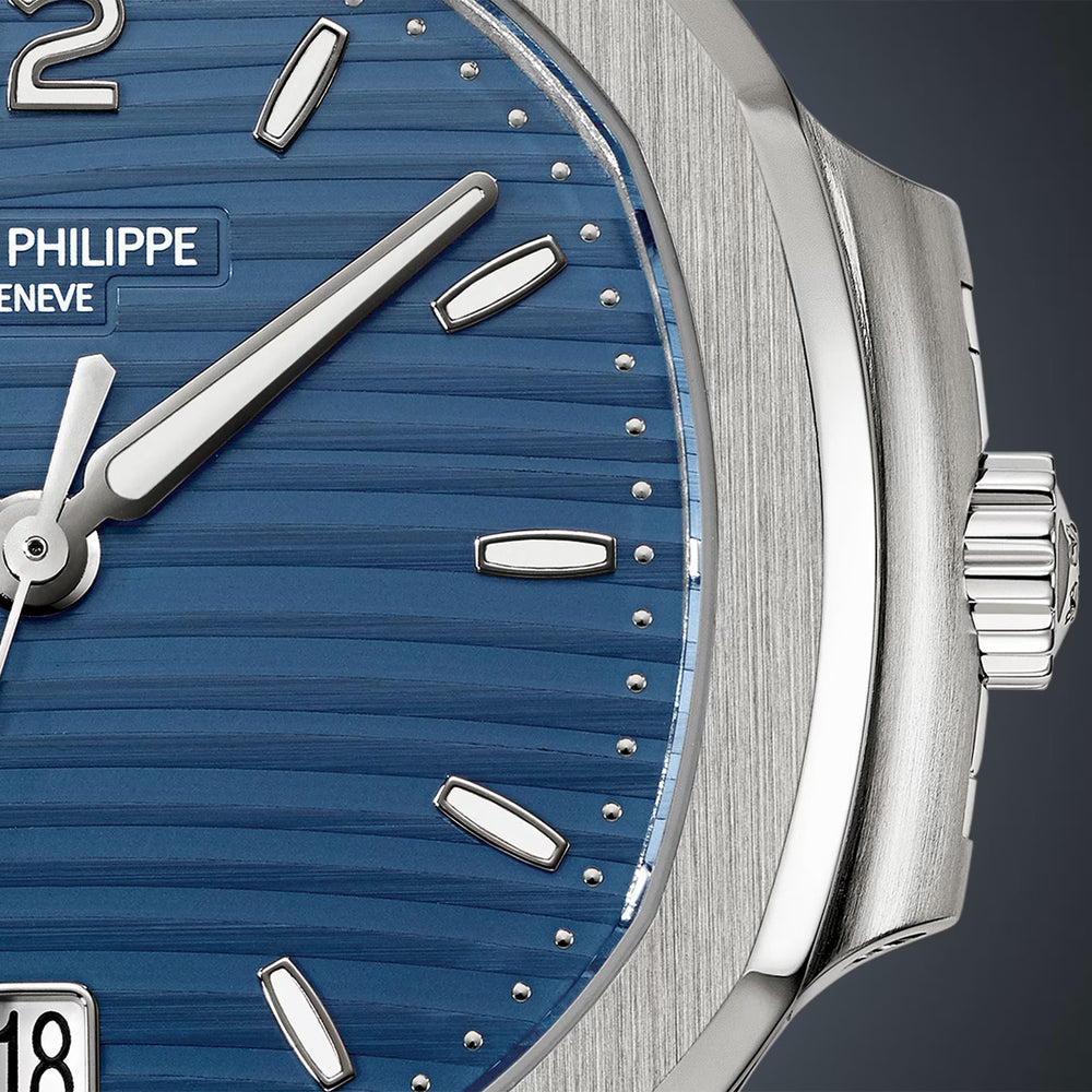 Nautilus Date & Sweep Seconds 7118/1A-001 simple Pursuit