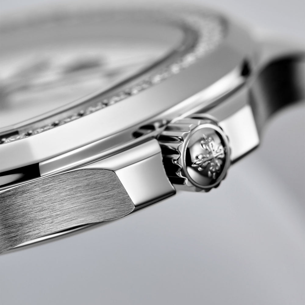 Aquanaut Luce 5267/200A-010 variant Pursuit