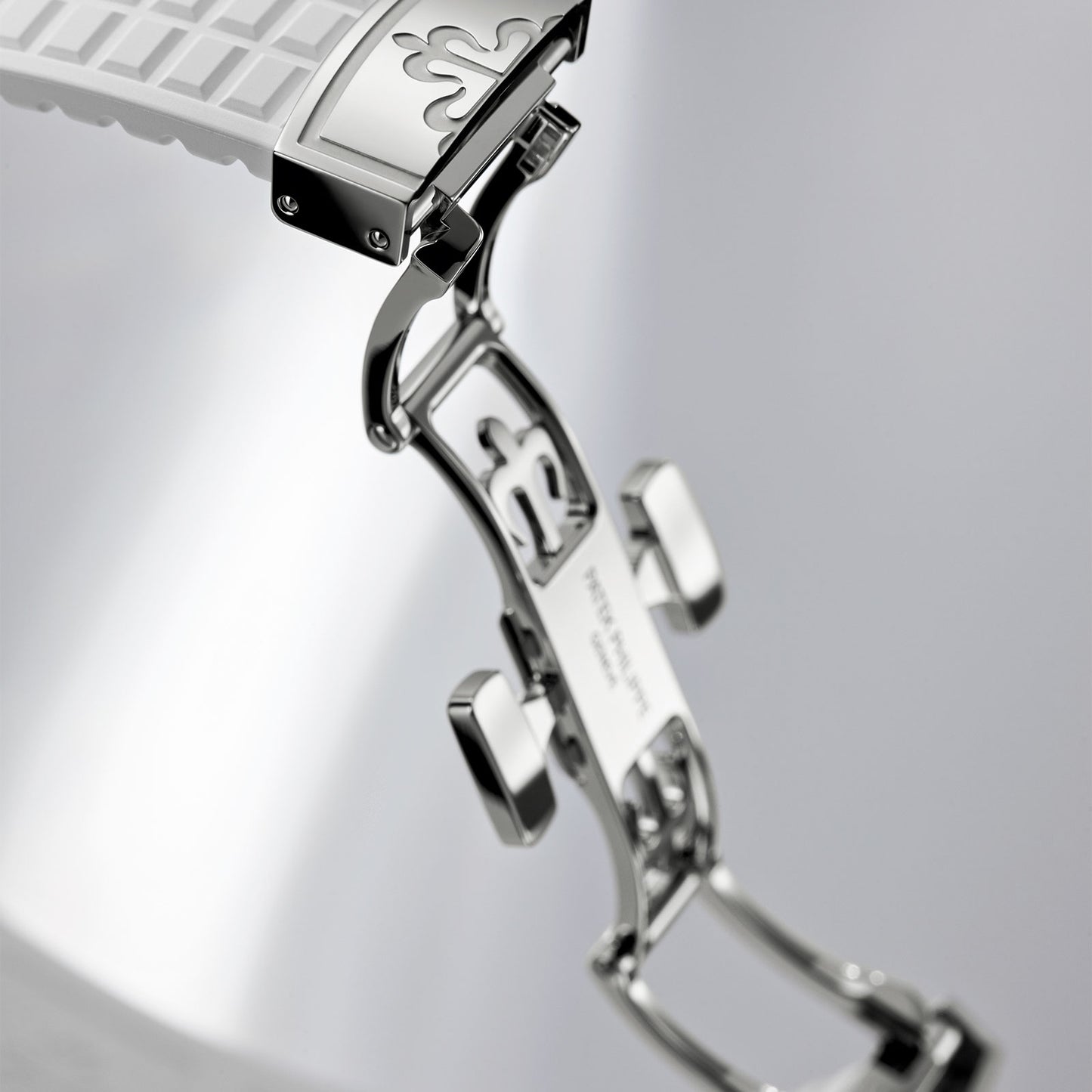 Aquanaut Luce 5267/200A-010 variant Pursuit