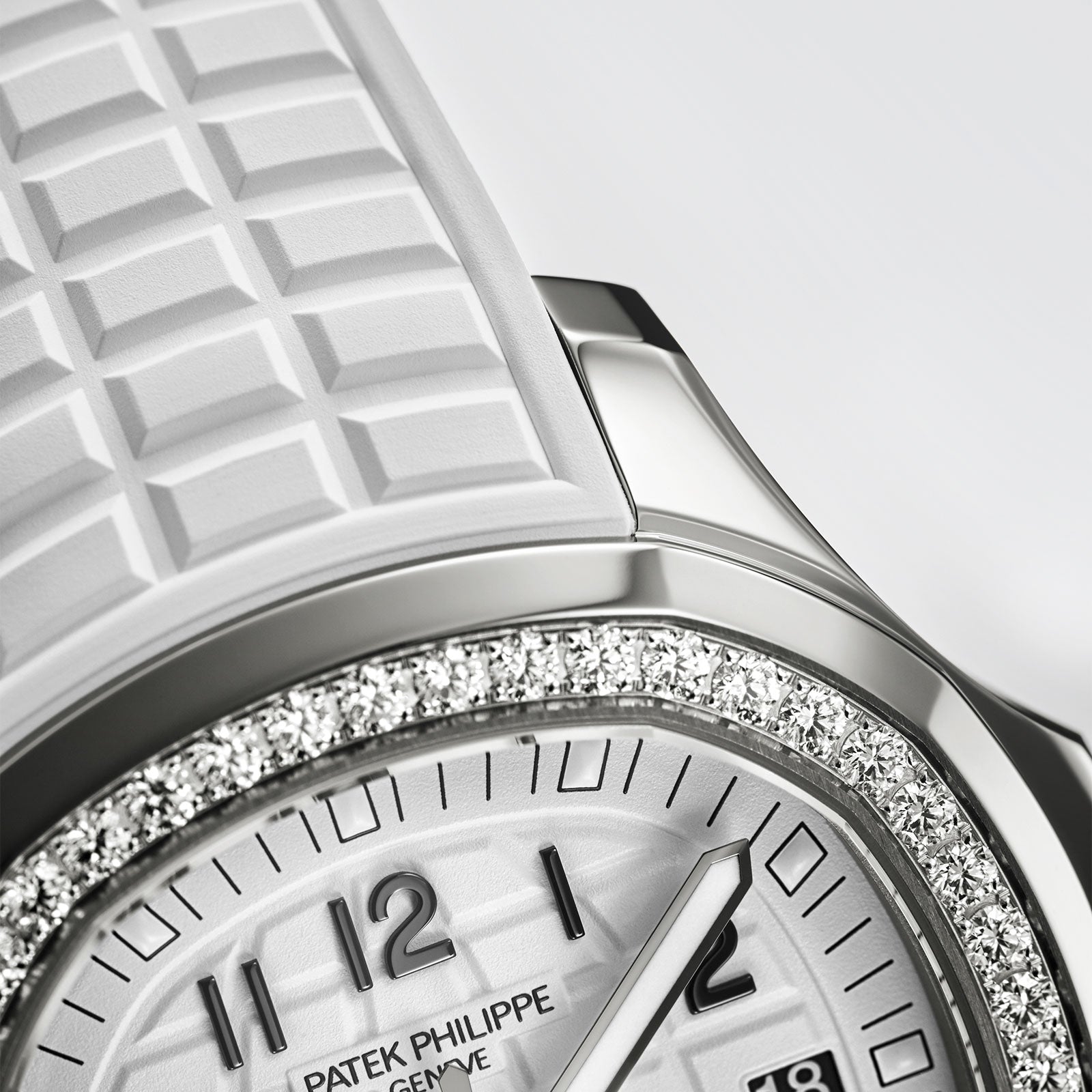 Aquanaut Luce 5267/200A-010 variant Pursuit