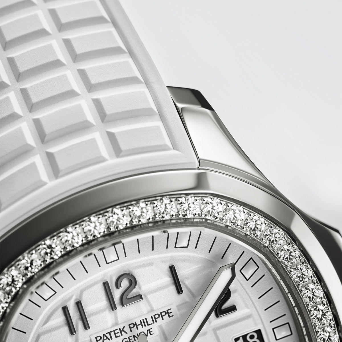 Aquanaut Luce 5267/200A-010 variant Pursuit