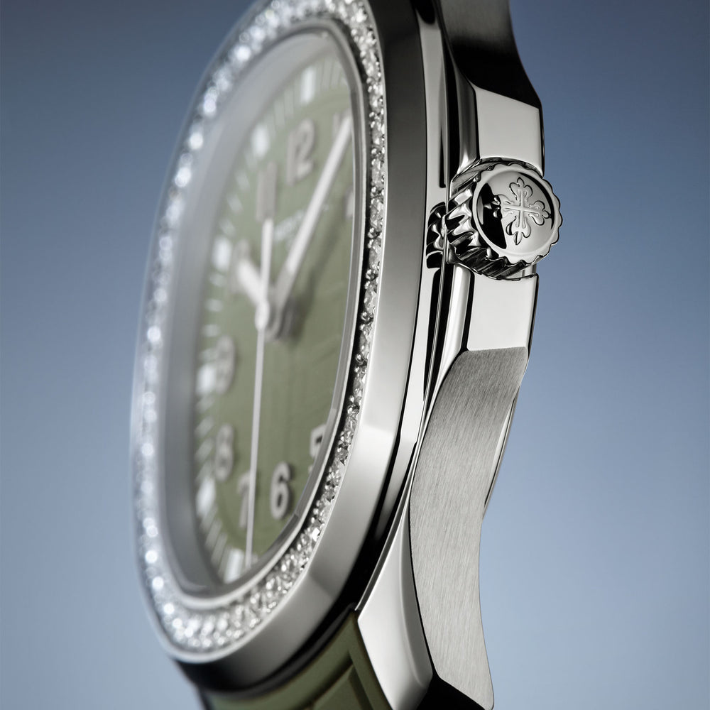 Aquanaut Luce 5267/200A-011 variant Pursuit