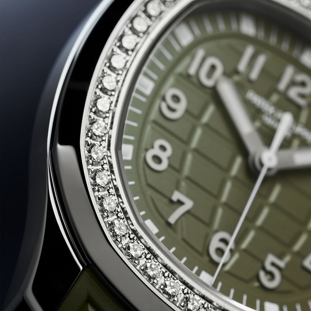 Aquanaut Luce 5267/200A-011 variant Pursuit