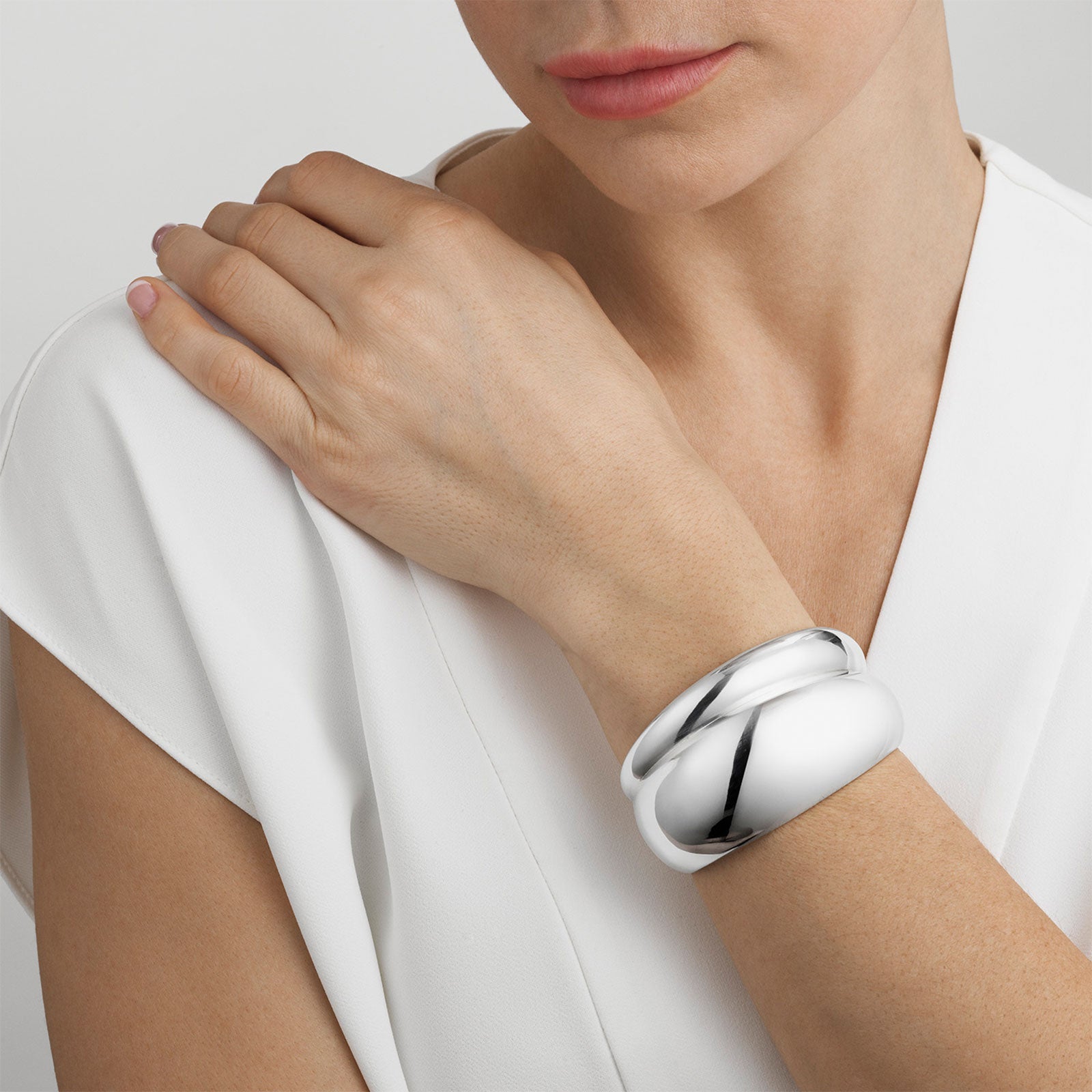 Curve Silver Wide Bangle