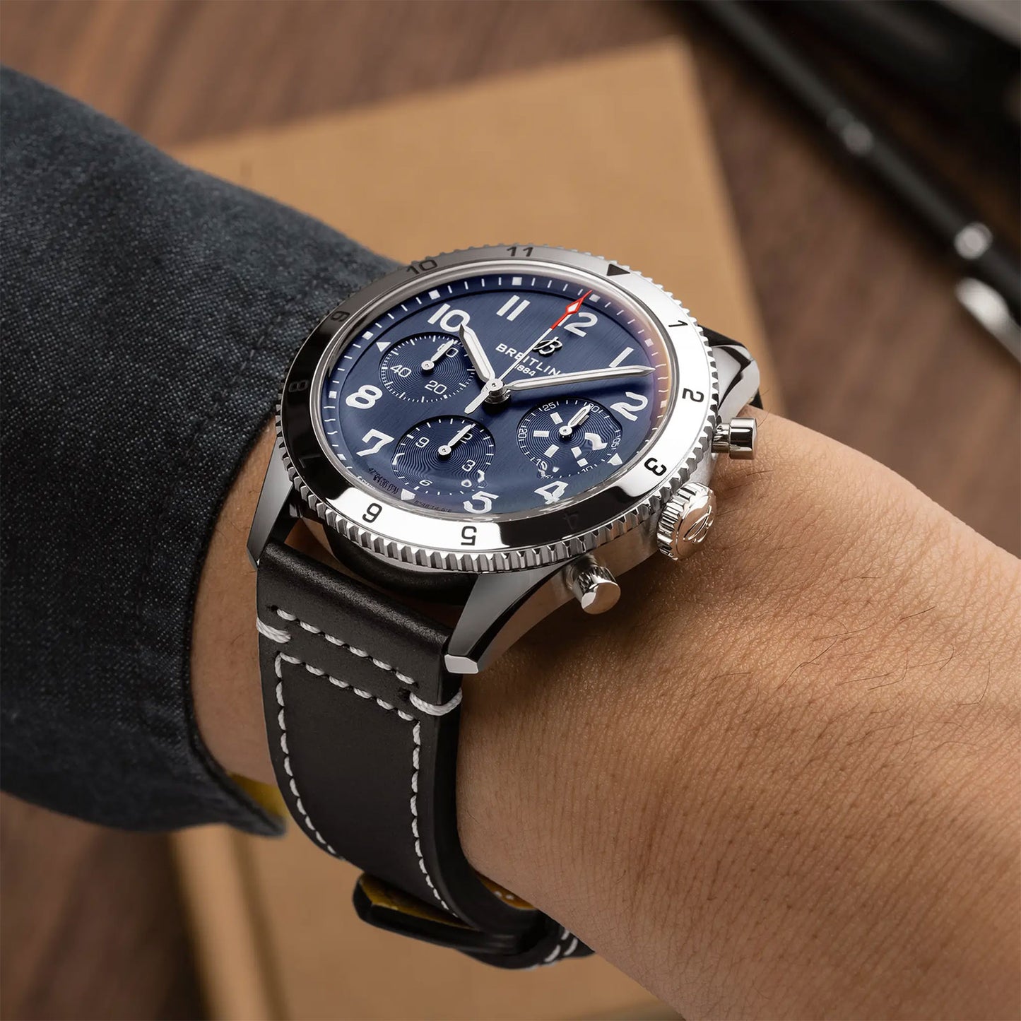 Classic AVI Chronograph 42 Tribute to Vought F4U Corsair simple Pursuit