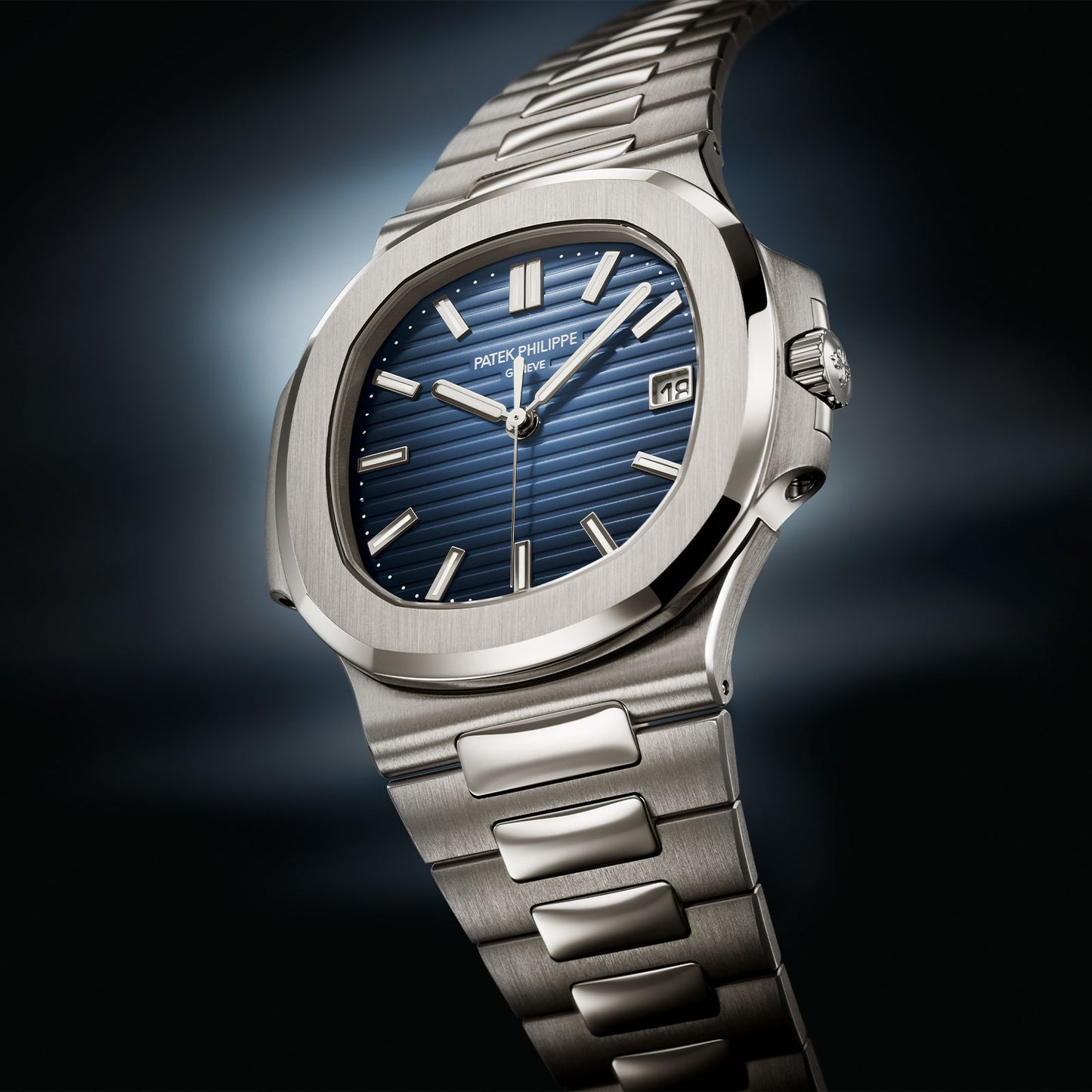 Nautilus Date Sweep Seconds 5811/1G-001 variant Pursuit