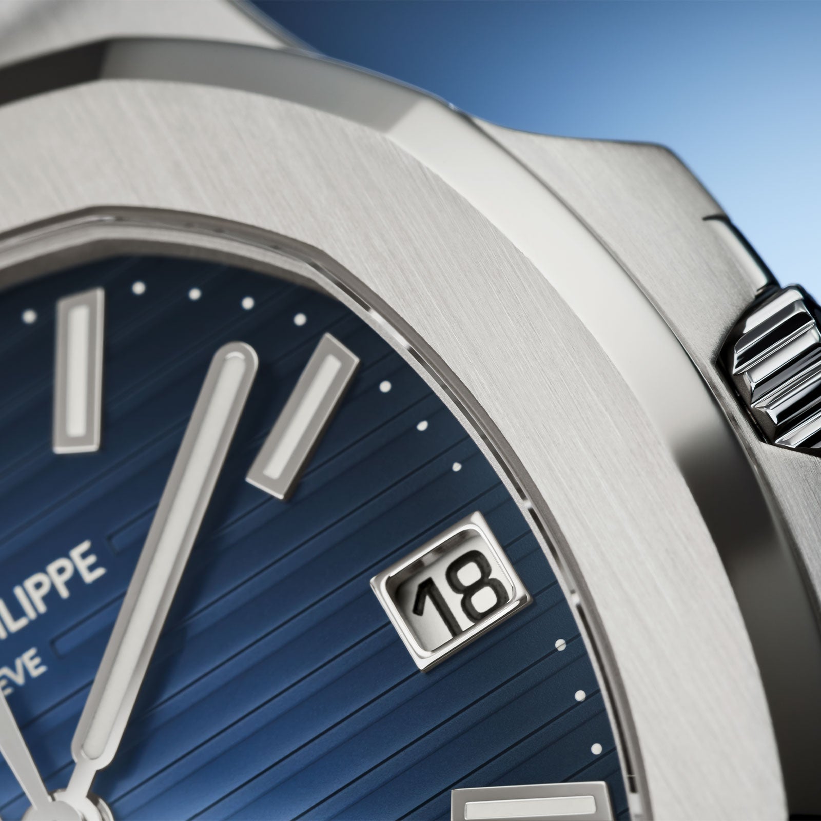 Nautilus Date Sweep Seconds 5811/1G-001 variant Pursuit