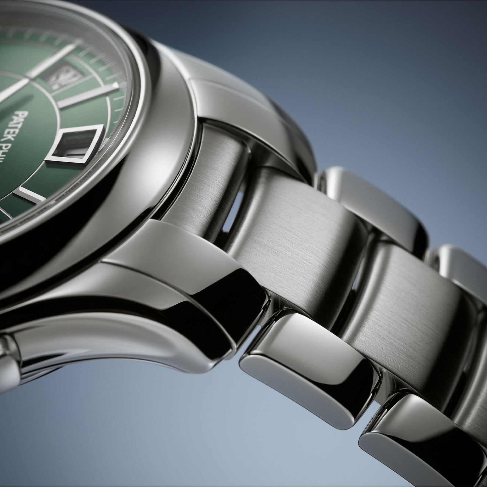 Complications Flyback Chronograph & Annual Calendar 5905/1A-001 variant Pursuit