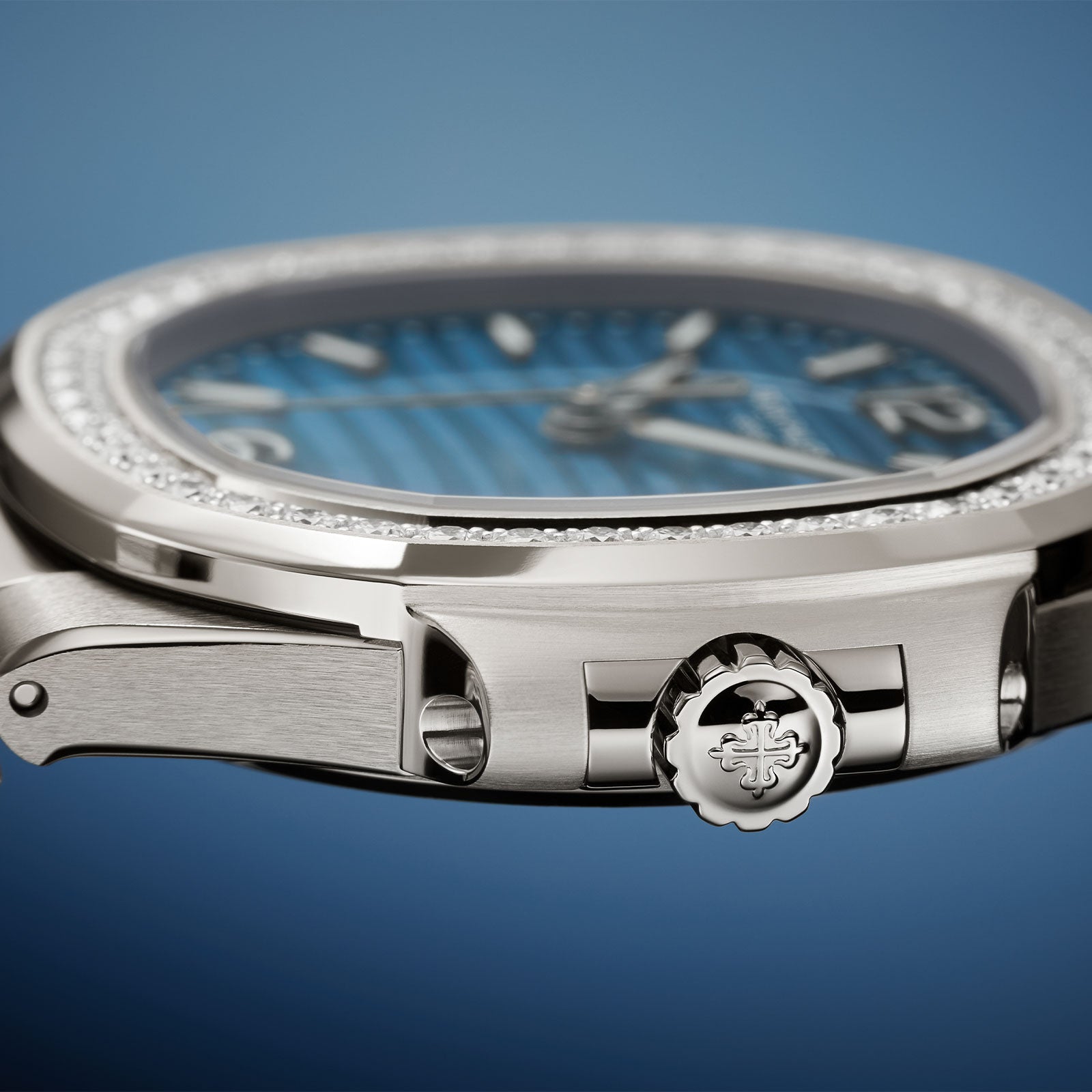 Nautilus Date & Central Seconds 7010/1G-013 simple Pursuit