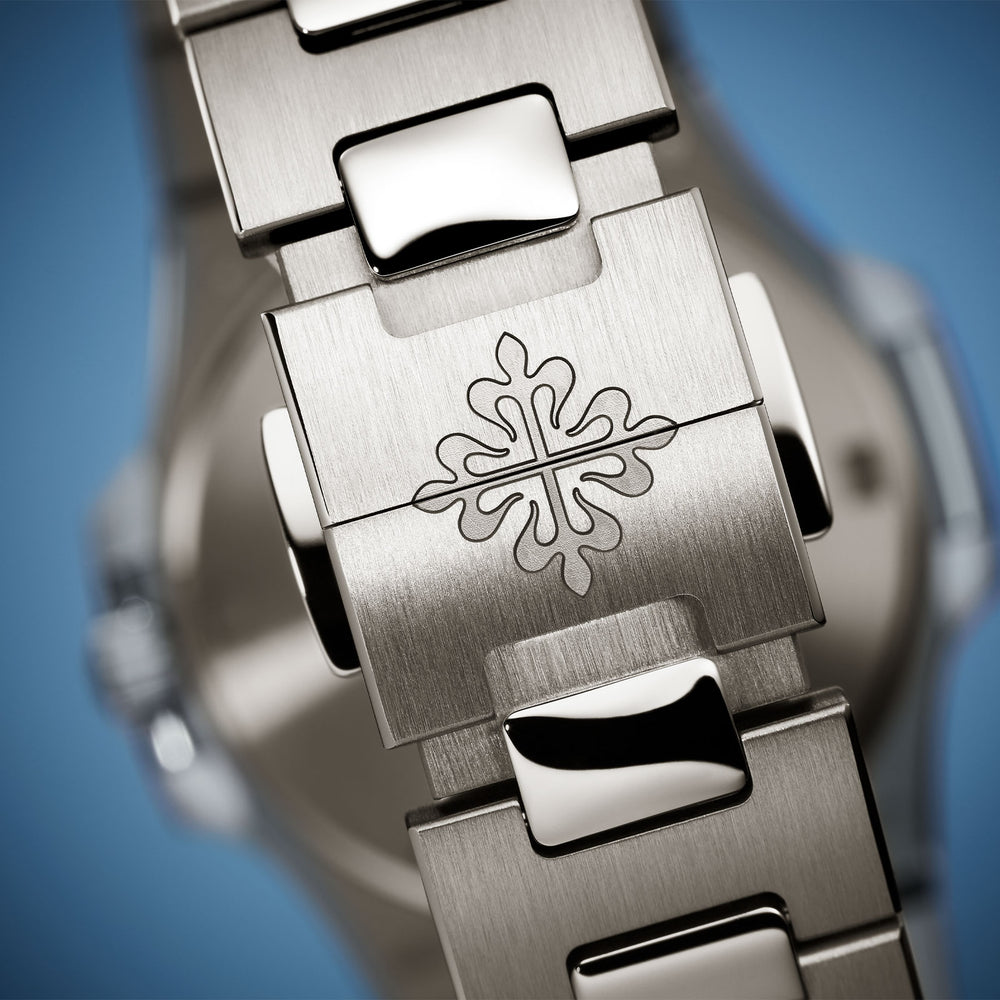 Nautilus Date & Central Seconds 7010/1G-013 simple Pursuit