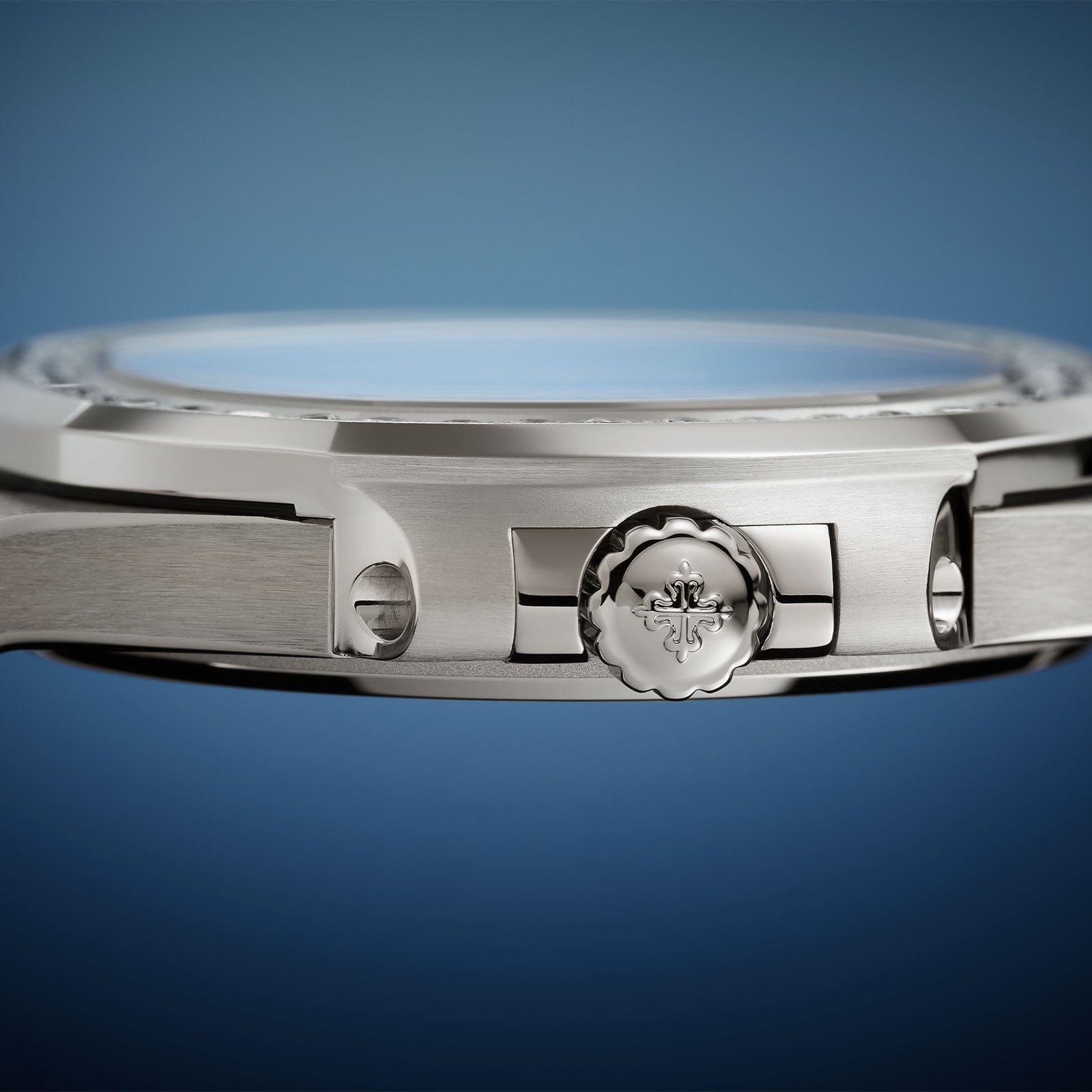 Nautilus Date & Central Seconds 7010G-013 simple Pursuit