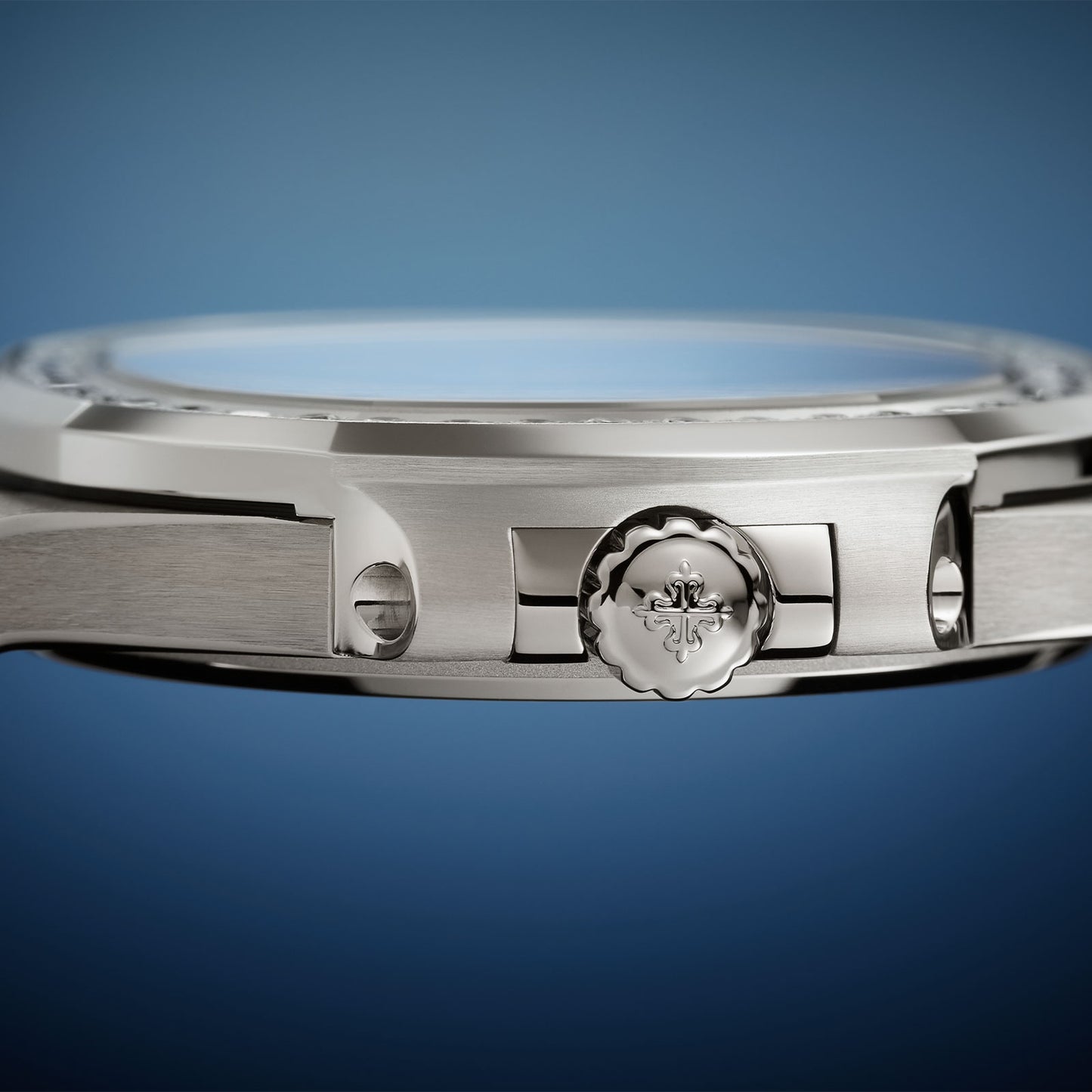 Nautilus Date & Central Seconds 7010G-013 simple Pursuit
