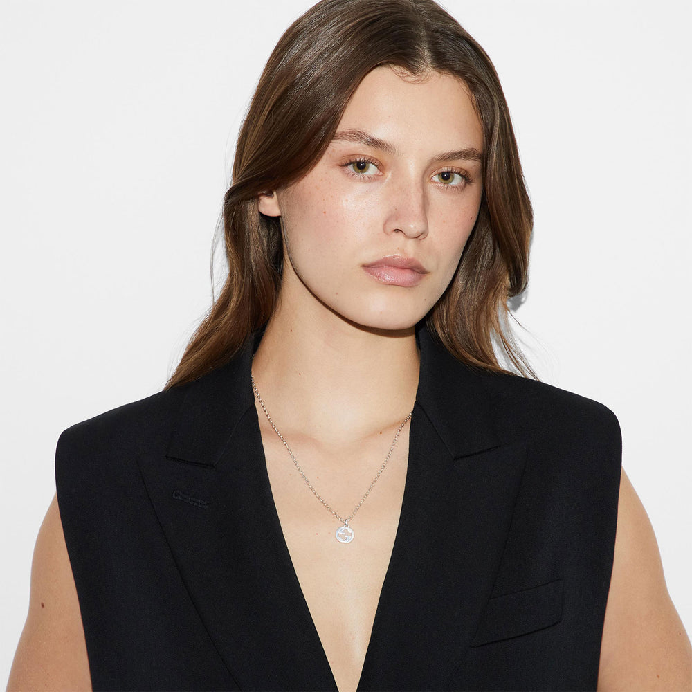 Gucci Interlocking Silver Pendant Necklace simple Pursuit