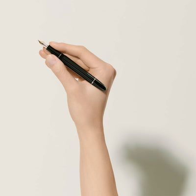 Meisterstück Platinum-Coated Classique Fountain Pen simple Pursuit