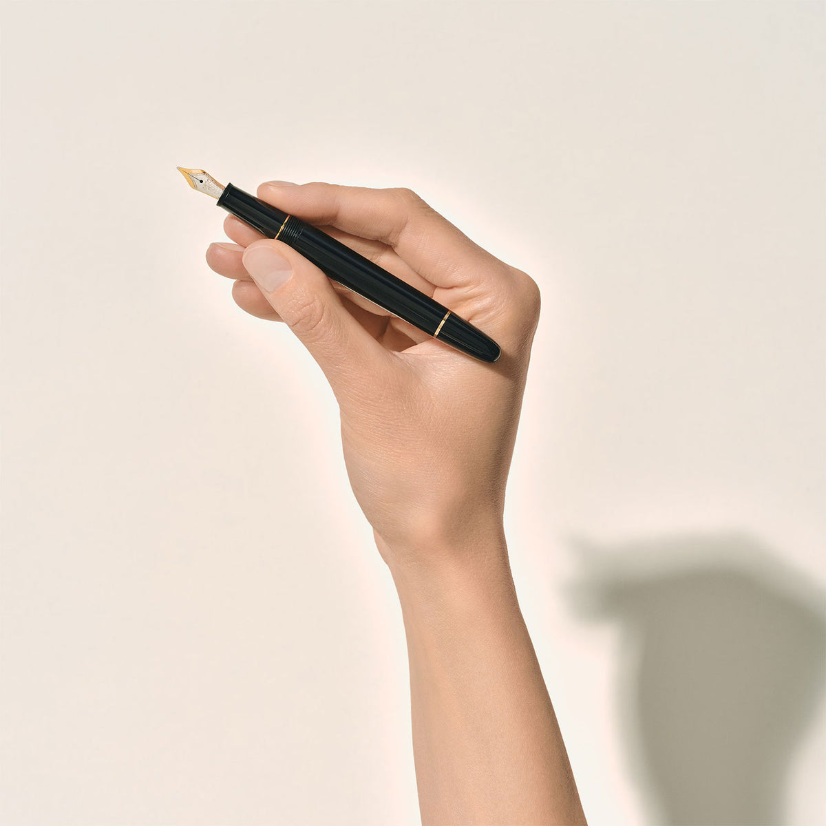 Meisterstück Gold-Coated Classique Fountain Pen simple Pursuit