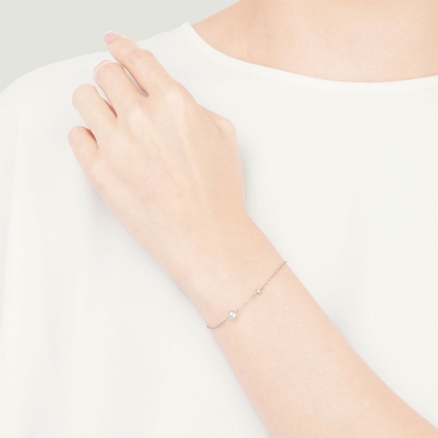 Classic Akoya Cultured Pearl & Diamond Chain Bracelet in 18ct White Gold simple Pursuit