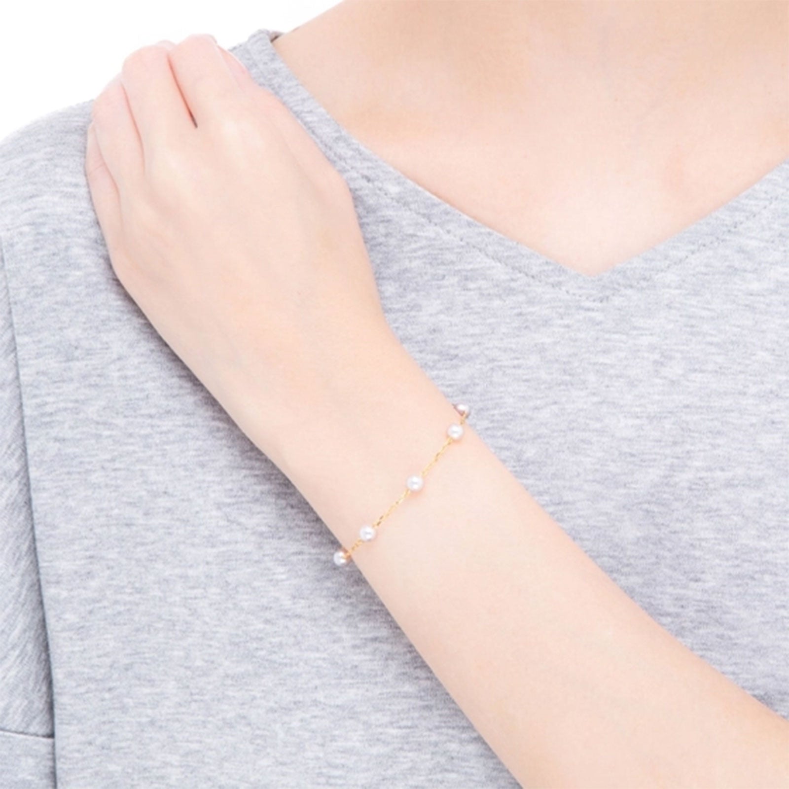 Classic Akoya Cultured Pearl Chain Bracelet in 18ct Yellow Gold simple Pursuit