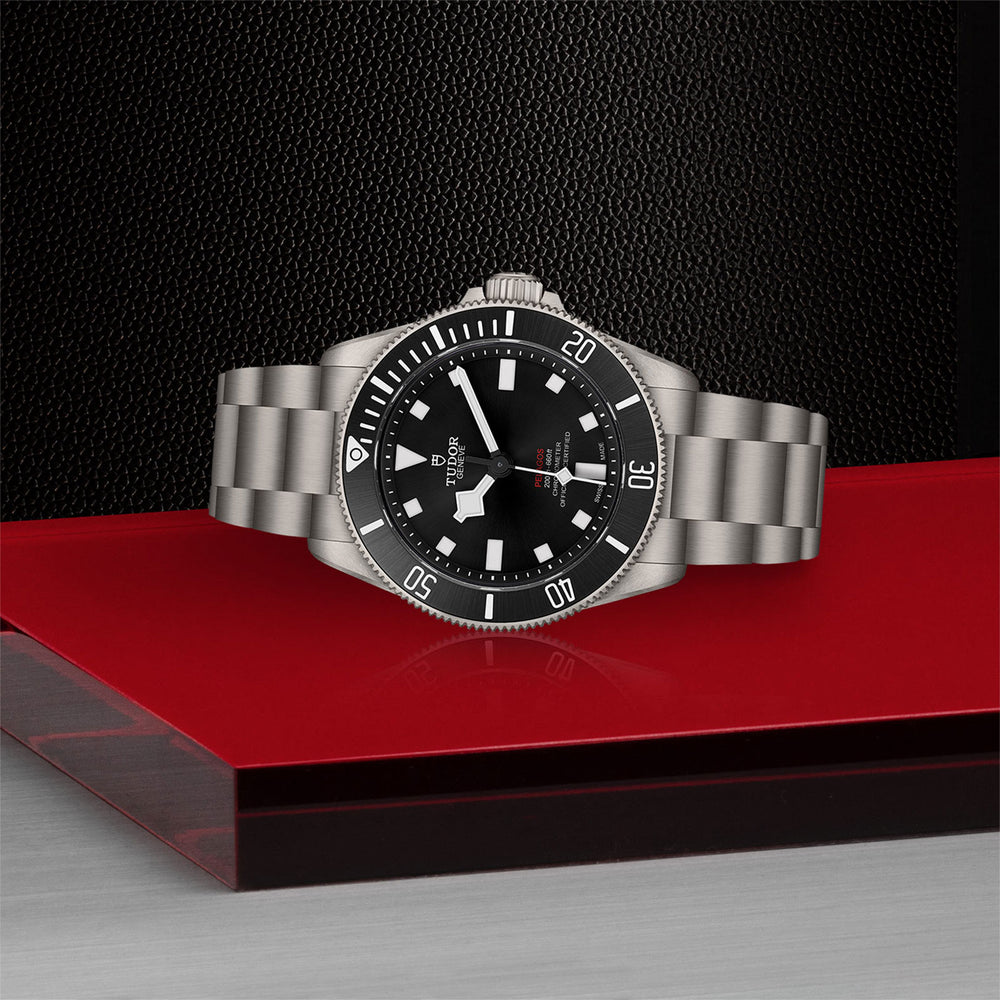 Pelagos 39 39mm variant Pursuit