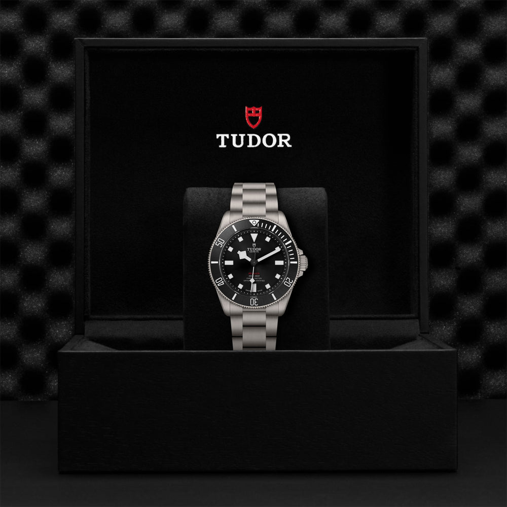 Pelagos 39 39mm variant Pursuit