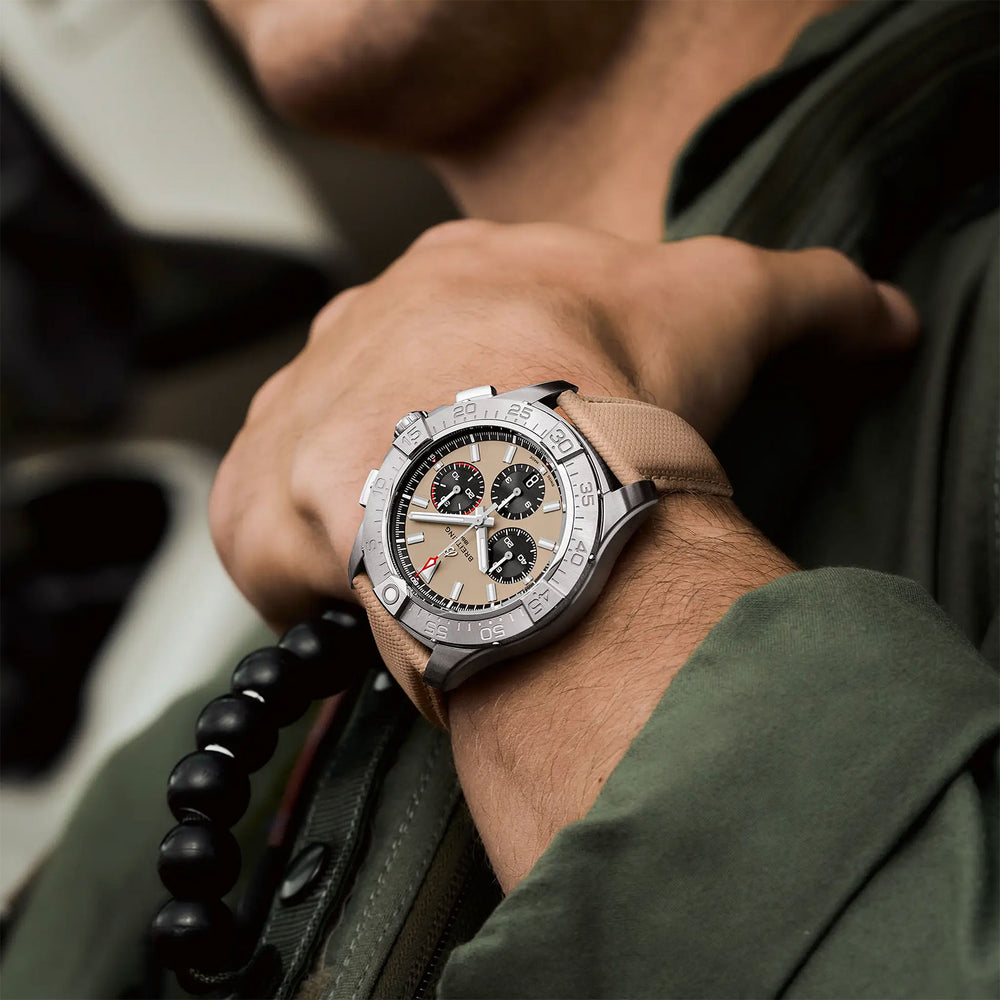 Avenger B01 Chronograph 44 simple Pursuit