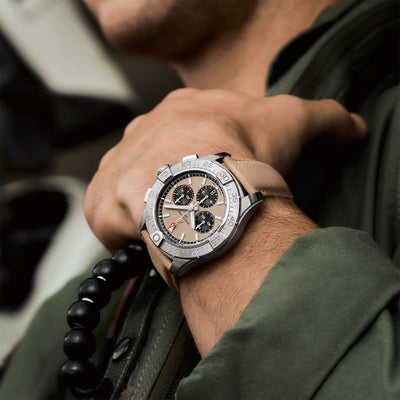 Avenger B01 Chronograph 44 simple Pursuit