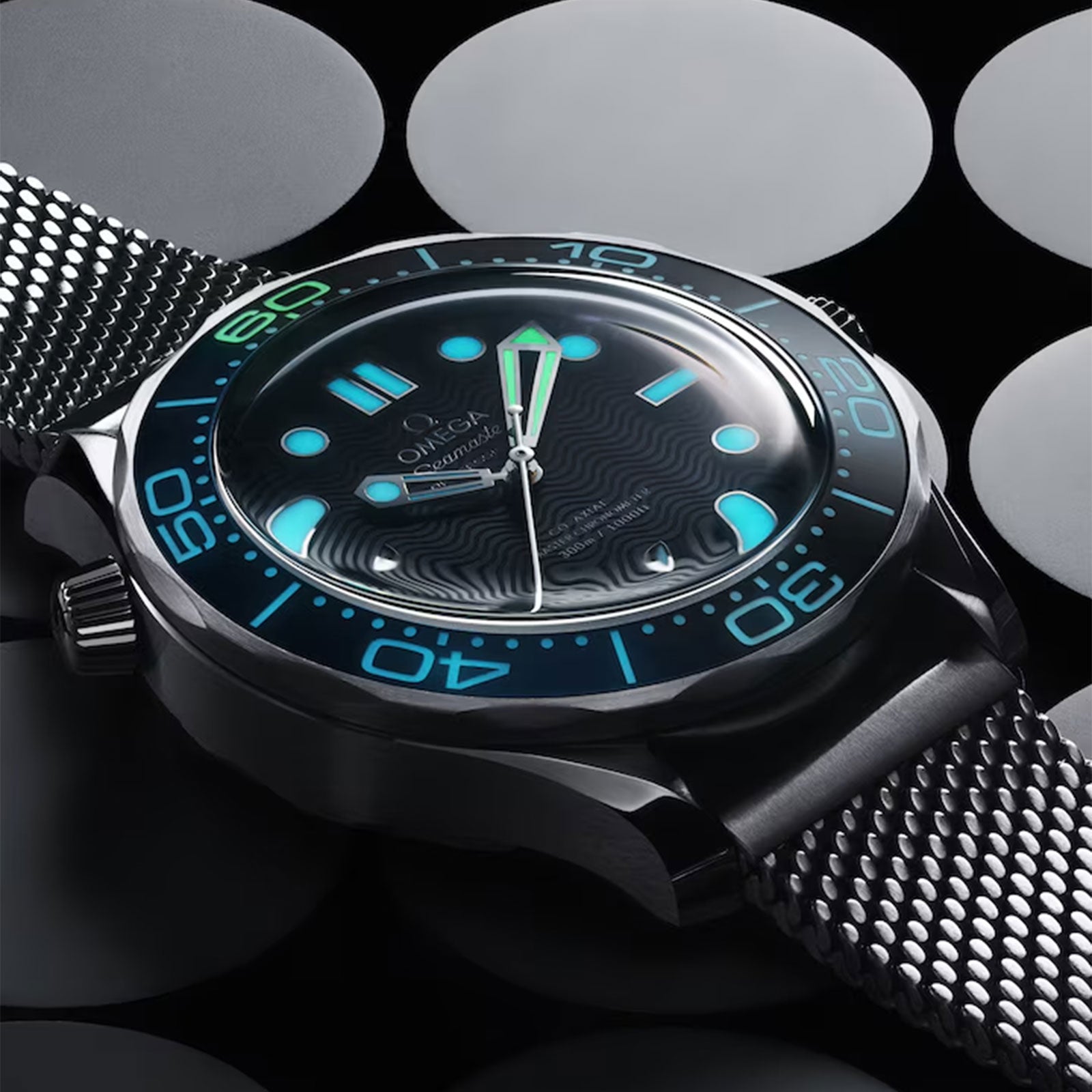 Seamaster Diver 300m Co-Axial 42mm James Bond 60th Anniversary variant Pursuit