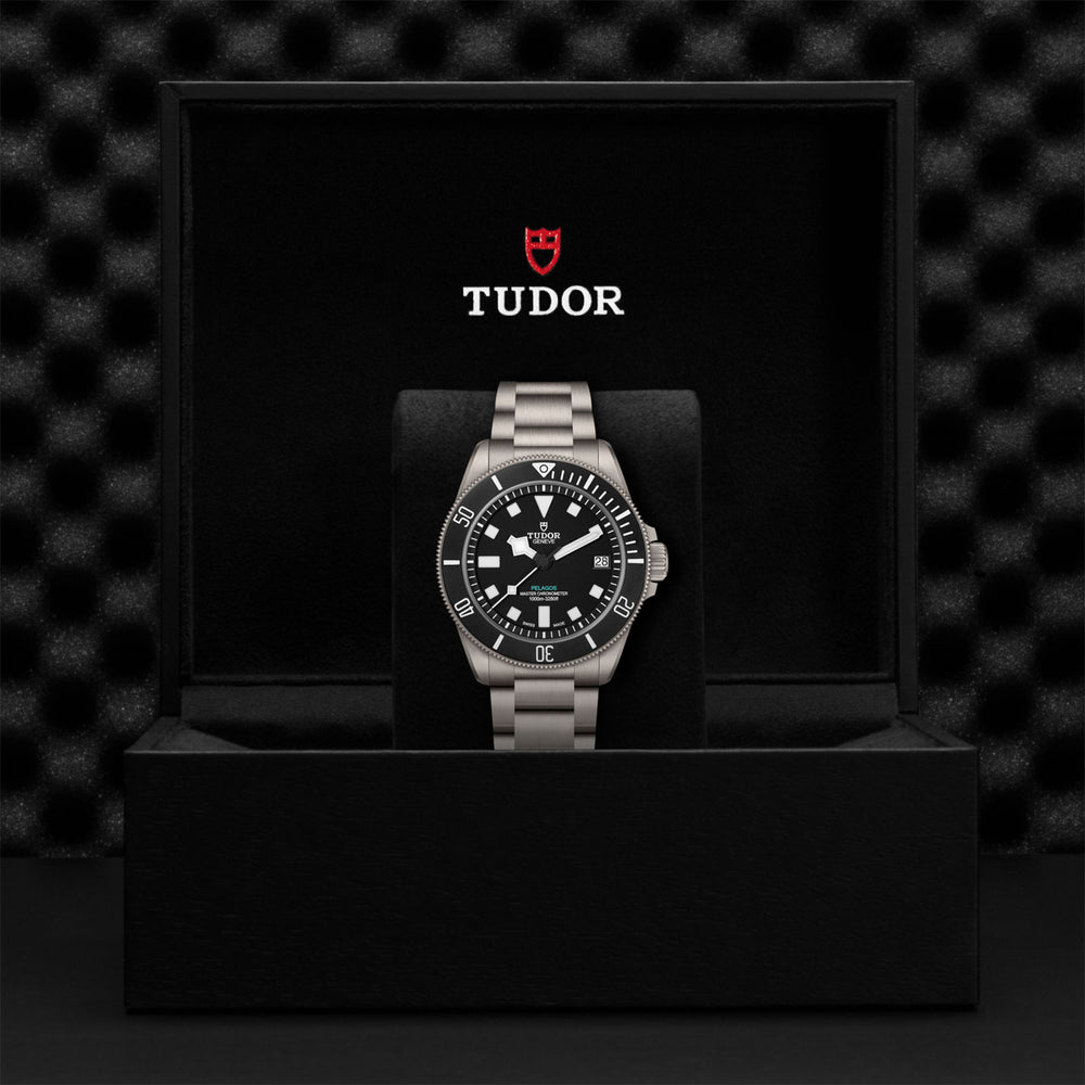 Pelagos Ultra 43mm variant Pursuit
