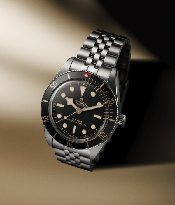 TUDOR Black Bay 58 Black on table
