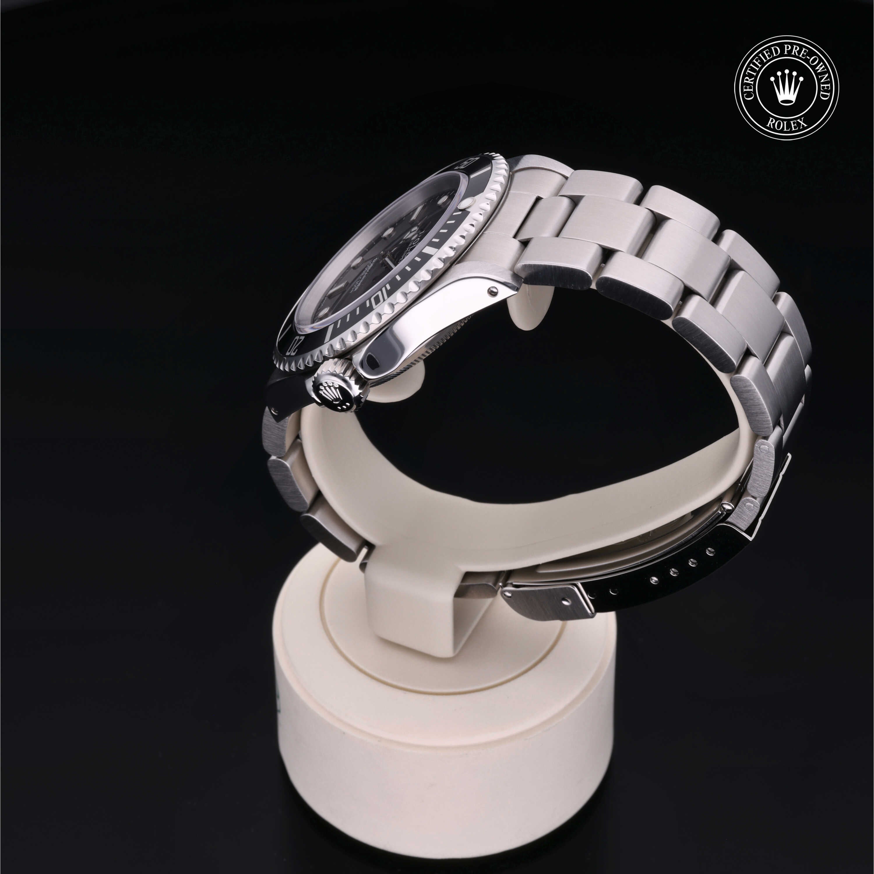 Rolex Certified Pre-Owned Submariner 40mm 14060 N119897 - 360° view