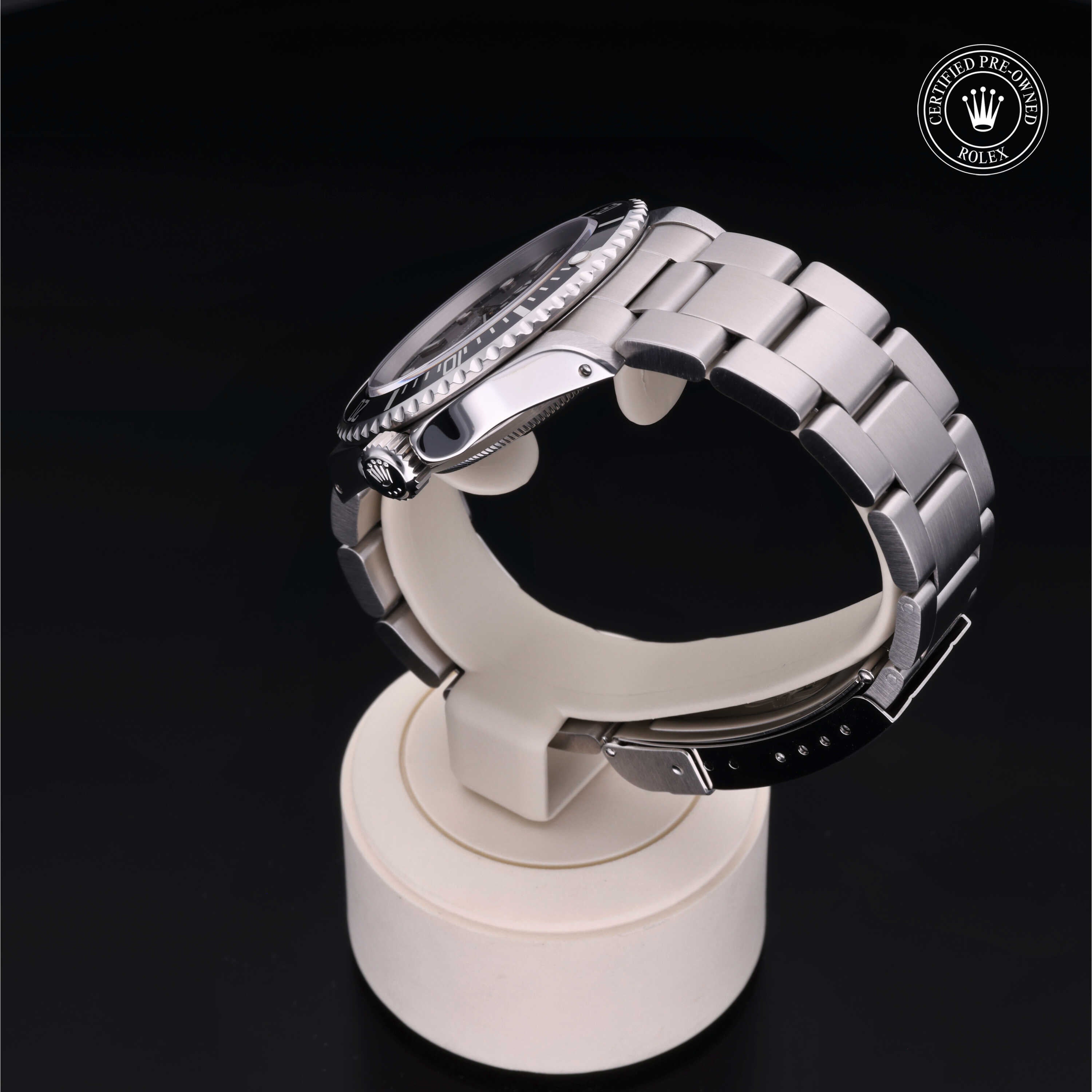 Rolex Certified Pre-Owned Submariner 40mm 14060 N119897 - 360° view