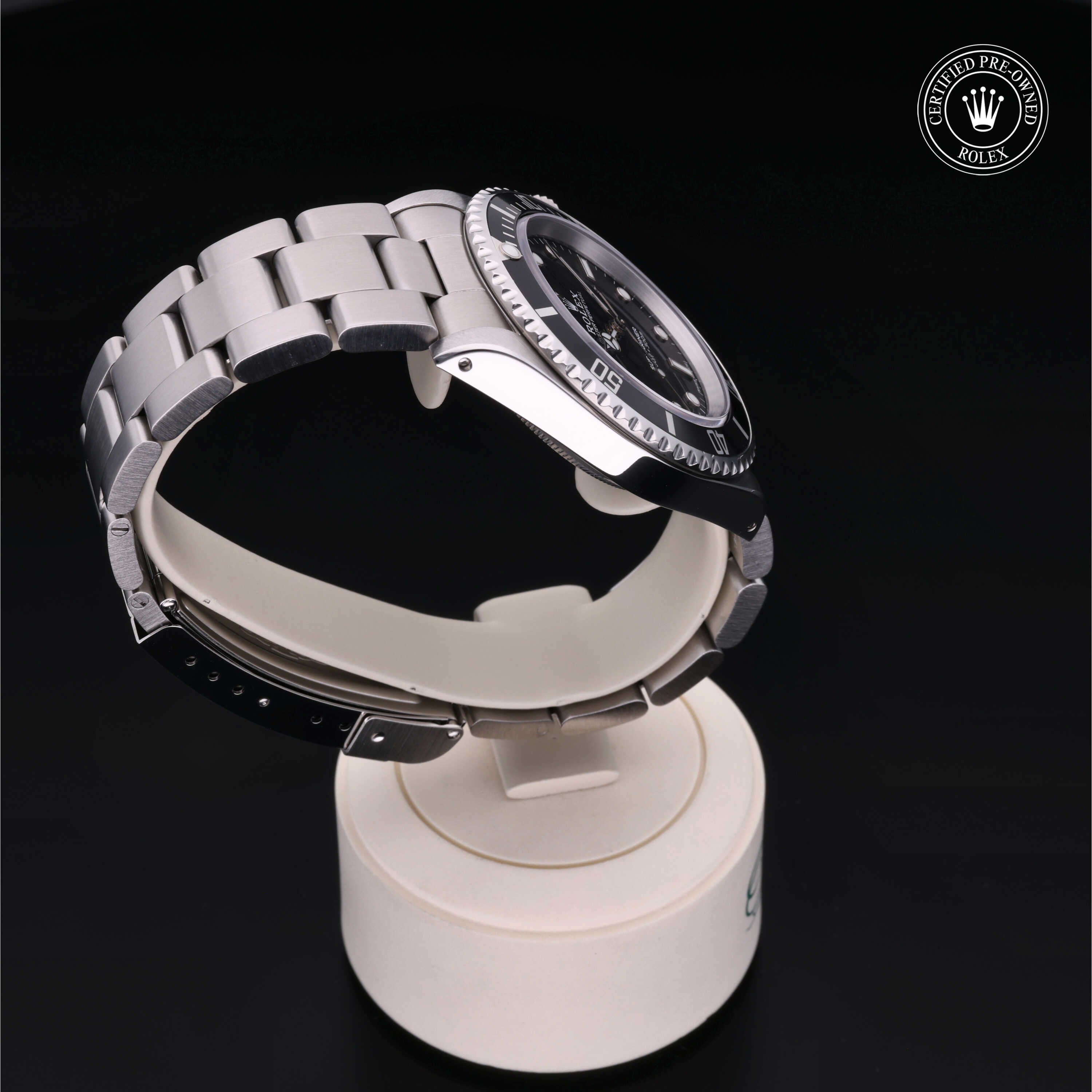 Rolex Certified Pre-Owned Submariner 40mm 14060 N119897 - 360° view