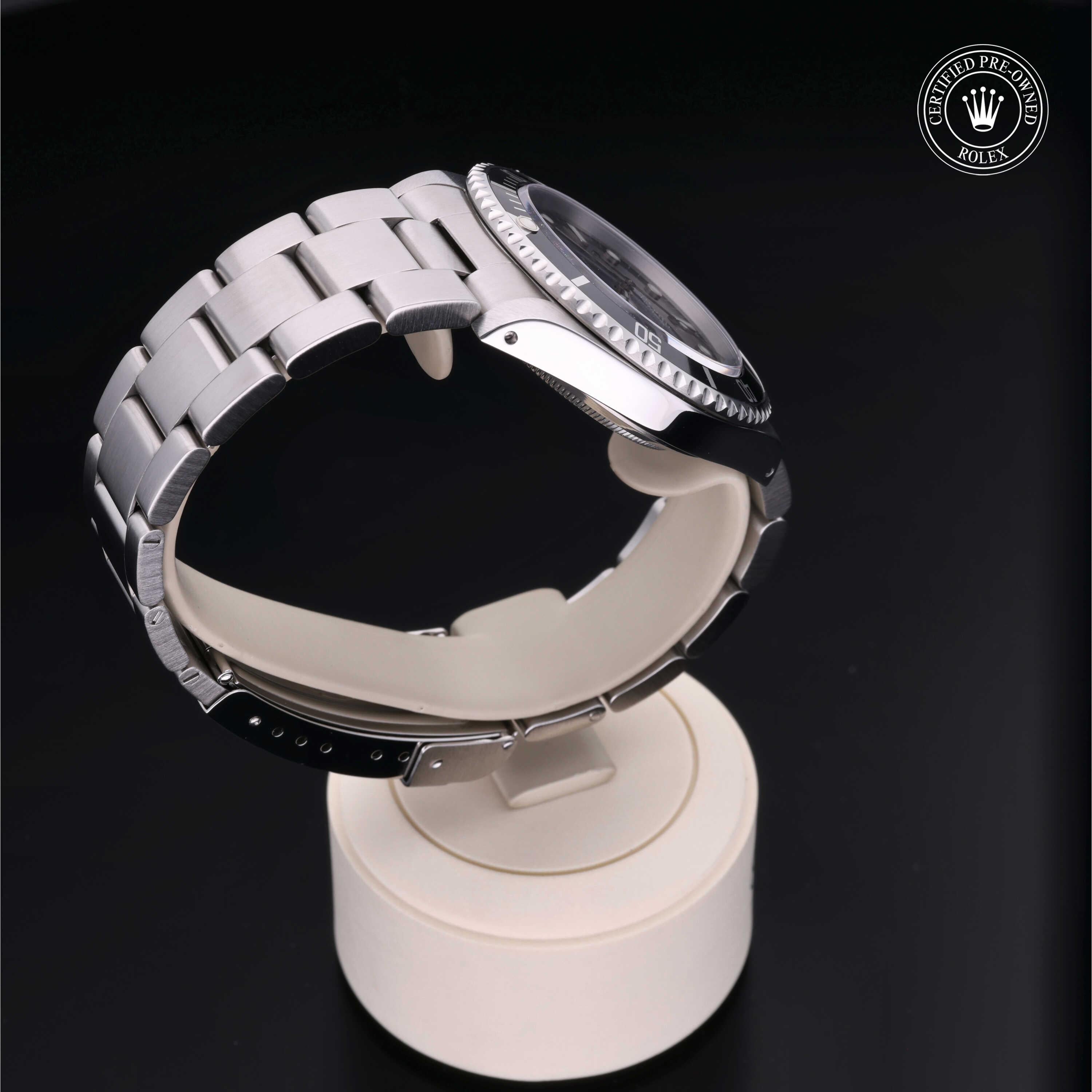Rolex Certified Pre-Owned Submariner 40mm 14060 A564630 - 360° view