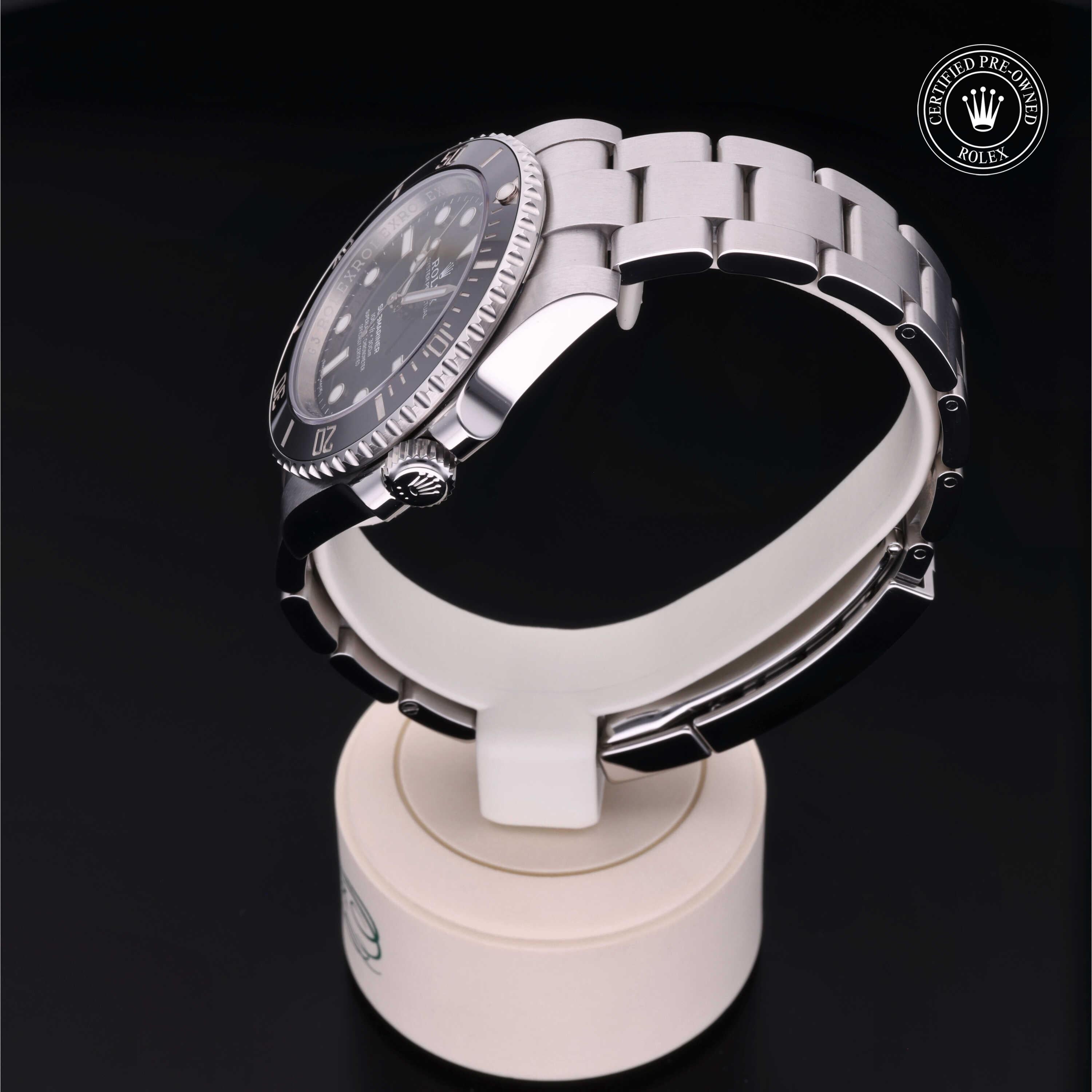 Rolex Certified Pre-Owned Submariner 40mm 114060 400R17G3 - 360° view