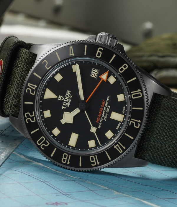 TUDOR Black Bay 54 37mm on side