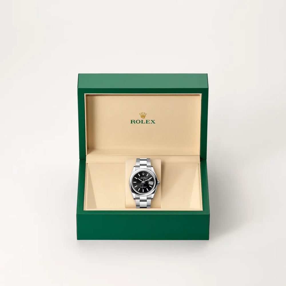 Rolex Datejust 36 in Oystersteel with a Bright black dial, Domed bezel, Oyster, three-piece solid links bracelet