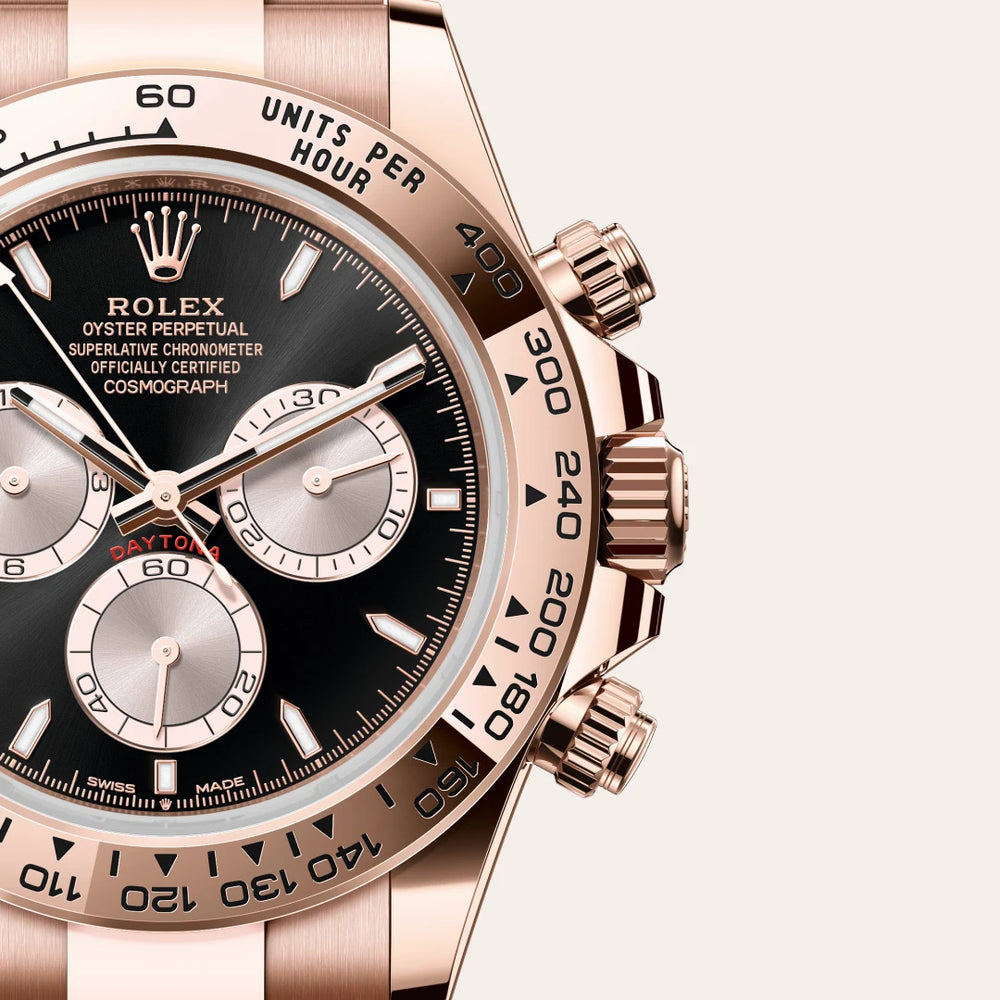 Rolex Cosmograph Daytona in 18 ct Everose gold with a Bright black and Sundust dial, Fixed, with engraved tachymetric scale, in 18 ct Everose gold bezel, Oyster, three-piece solid links bracelet