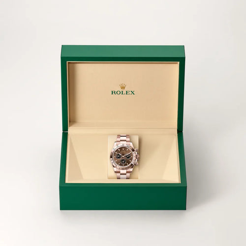 Rolex Cosmograph Daytona in 18 ct Everose gold with a Bright chocolate and black dial, Fixed, with engraved tachymetric scale, in 18 ct Everose gold bezel, Oyster, three-piece solid links bracelet