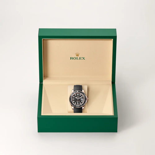 Rolex Yacht-Master 40 in 18 ct Everose gold with a Intense black dial, Bidirectional rotatable 60-minute graduated bezel with matt black Cerachrom insert in ceramic, polished raised numerals and graduations bezel, Oysterflex bracelet