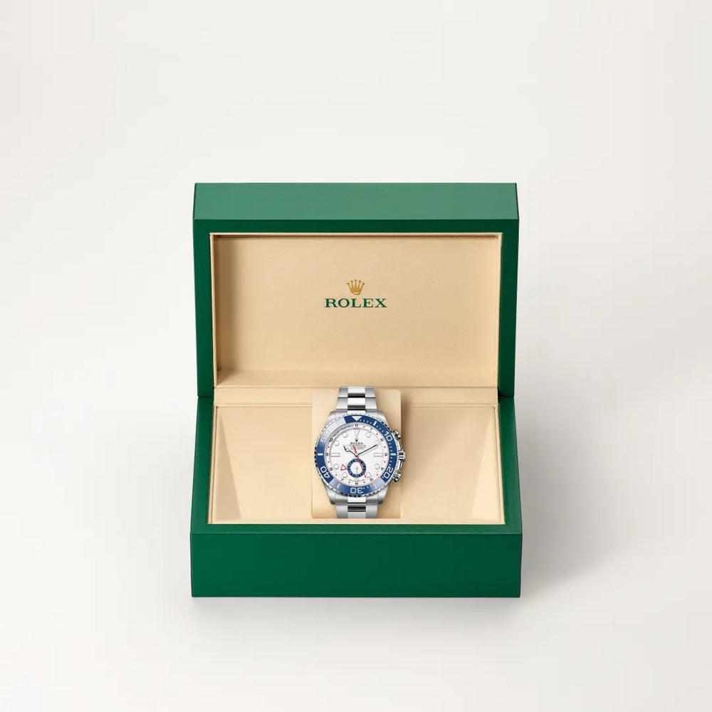 Rolex Yacht-Master II in Oystersteel with a White dial, Bidirectional rotatable 60-minute graduated bezel with blue Cerachrom insert in ceramic. Moulded, recessed graduations and numerals coated with platinum bezel, Oyster, three-piece solid links bracelet