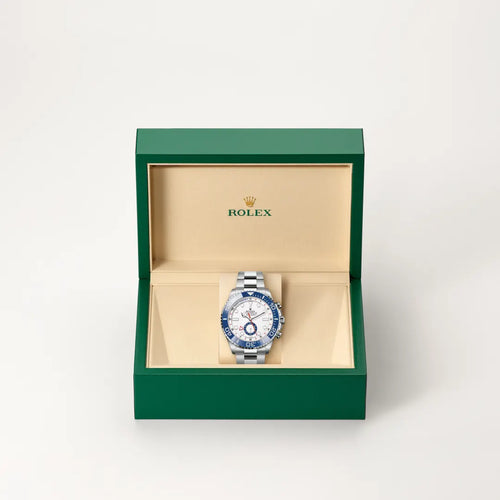 Rolex Yacht-Master II in Oystersteel with a White dial, Bidirectional rotatable 60-minute graduated bezel with blue Cerachrom insert in ceramic. Moulded, recessed graduations and numerals coated with platinum bezel, Oyster, three-piece solid links bracelet